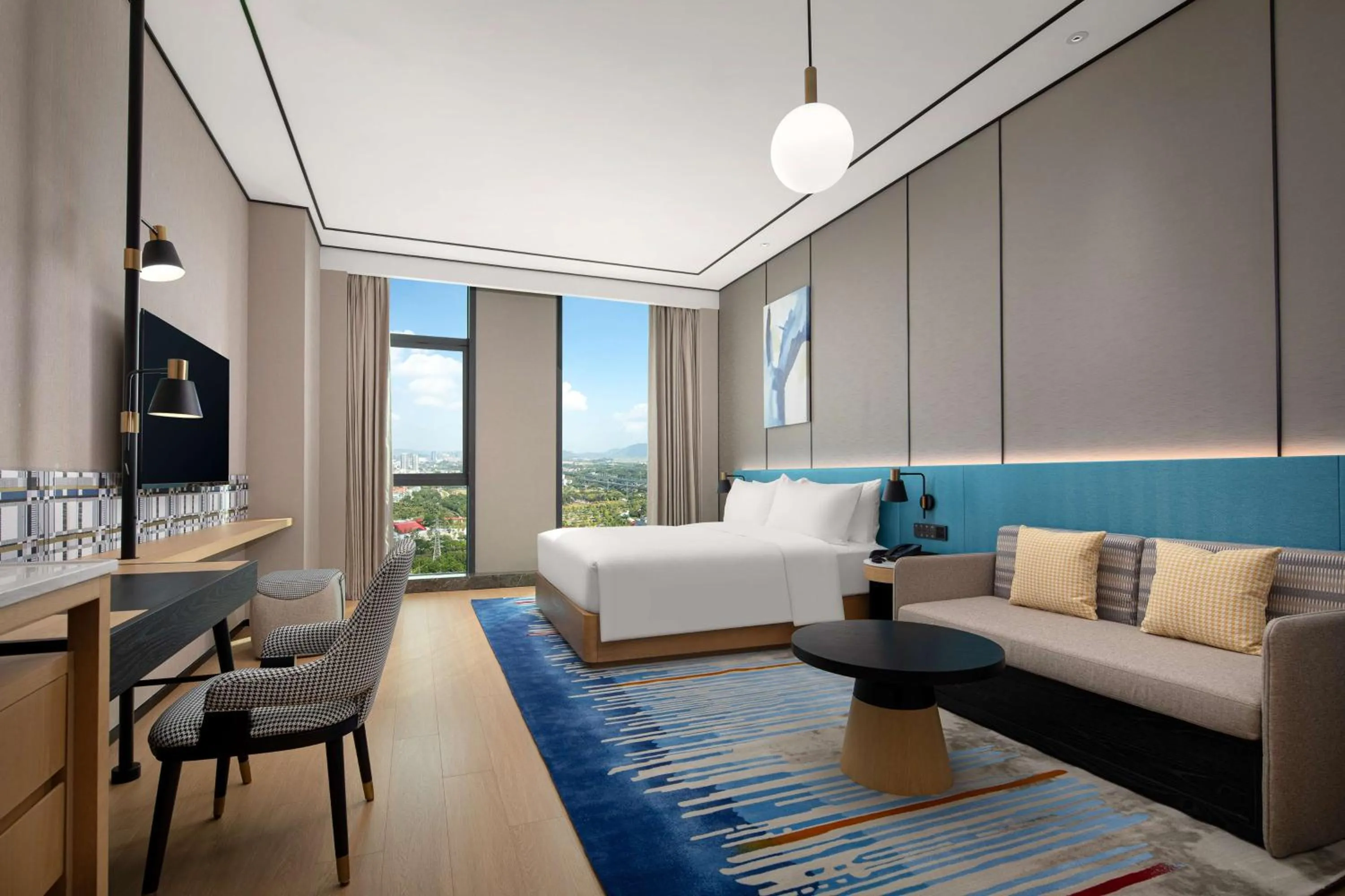 Bedroom in Hilton Garden Inn Shenzhen Guangming Hongqiao Park