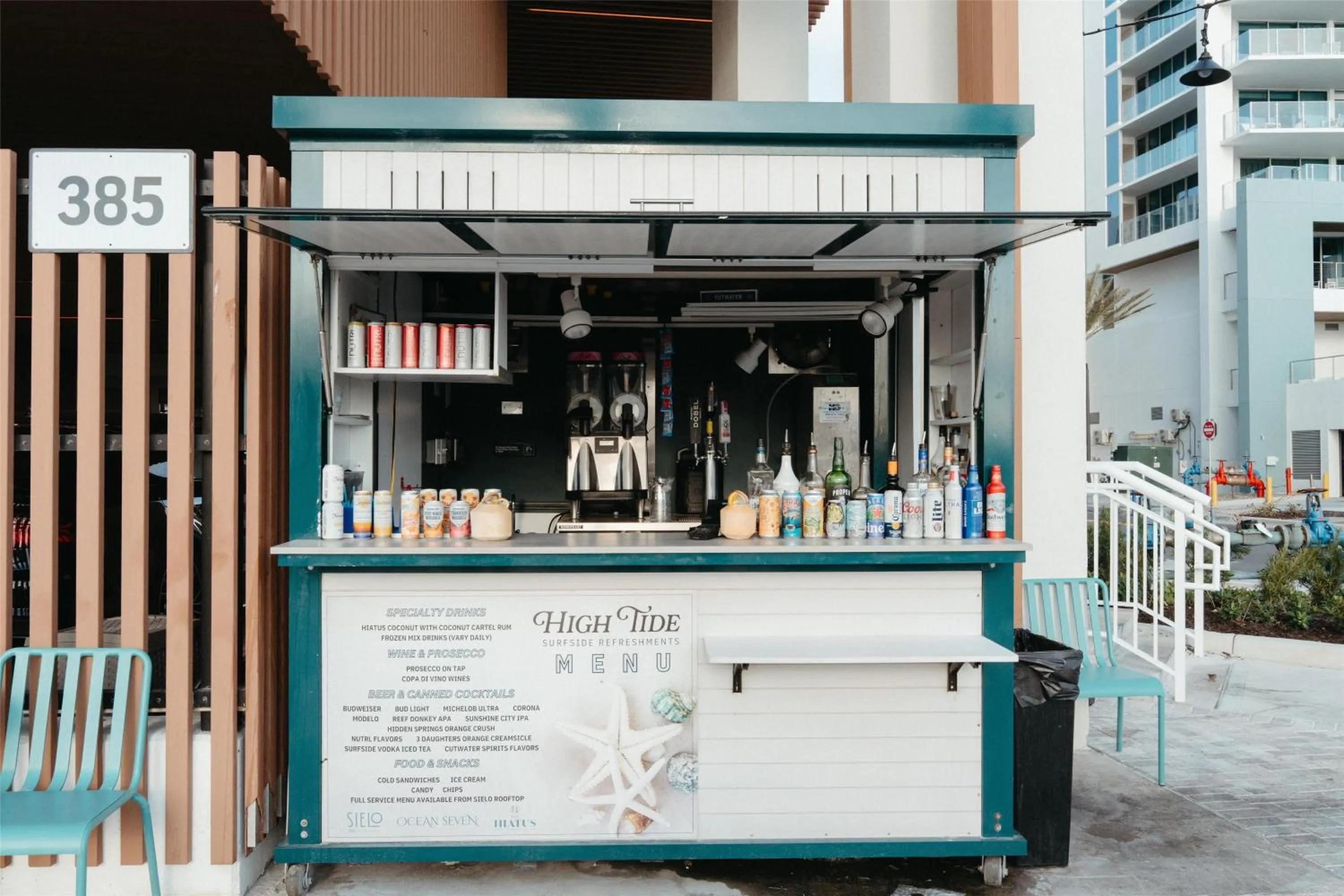 Lounge or bar in The Hiatus Clearwater Beach, Curio Collection By Hilton