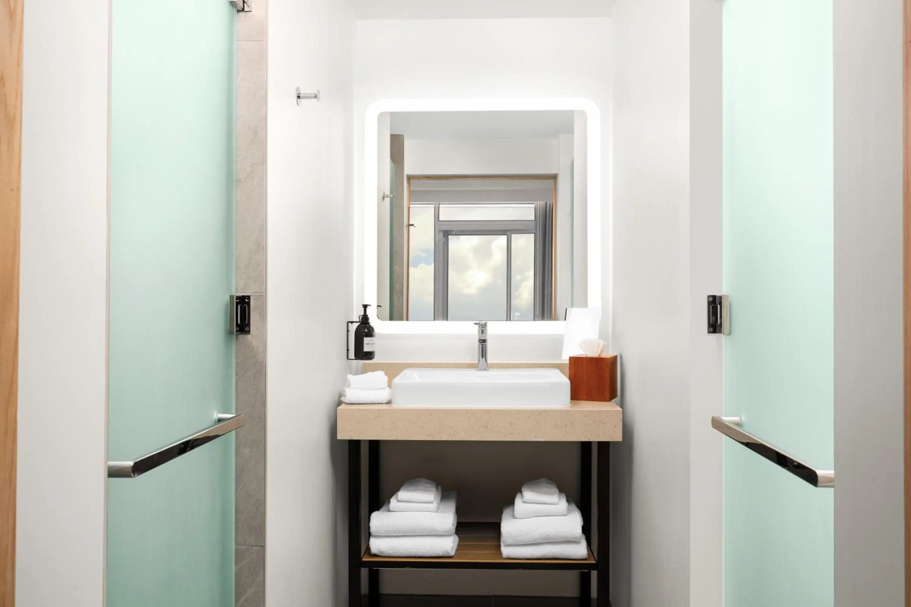 Bed in The Hiatus Clearwater Beach, Curio Collection By Hilton