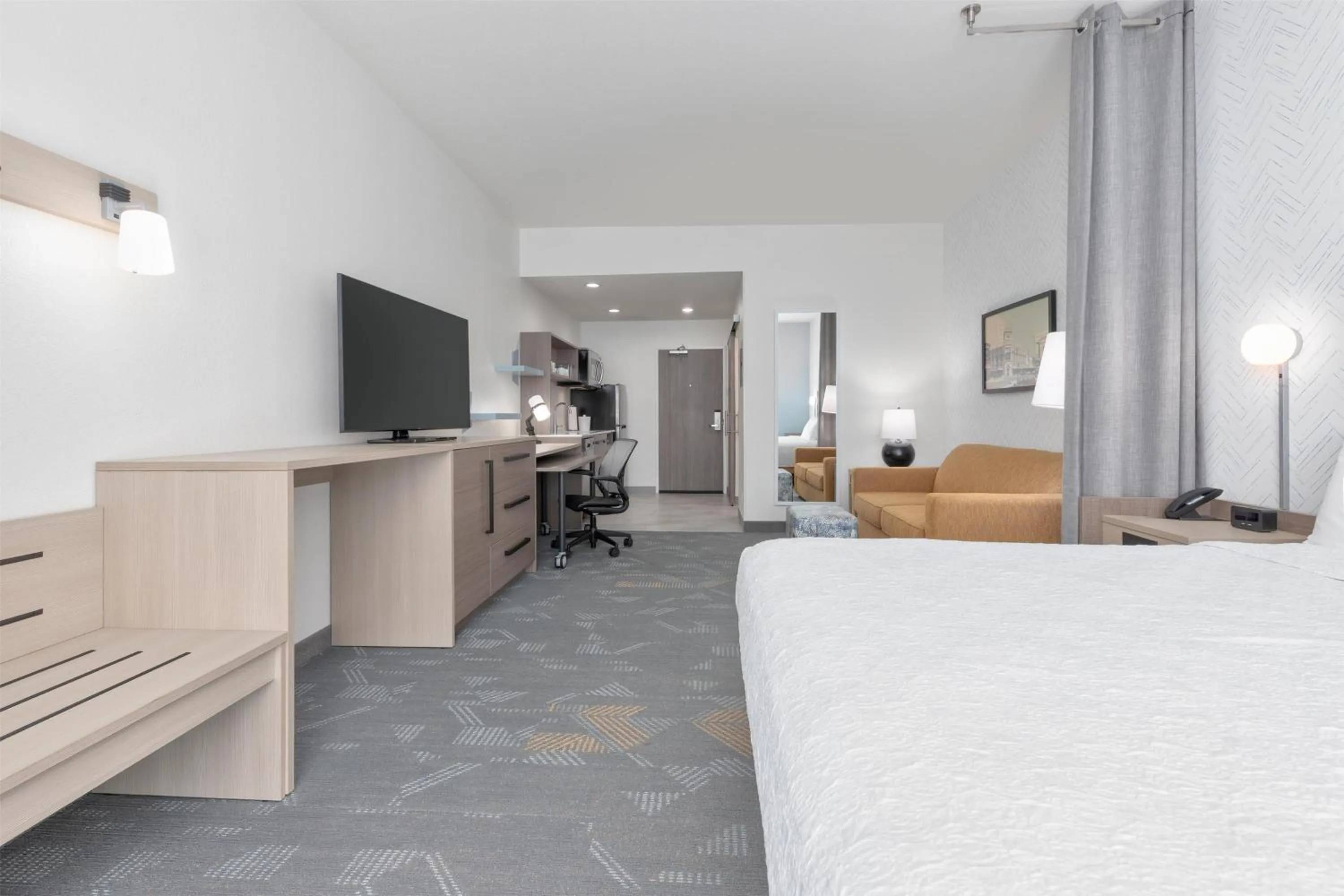 Living room, Bed in Home2 Suites By Hilton Paris