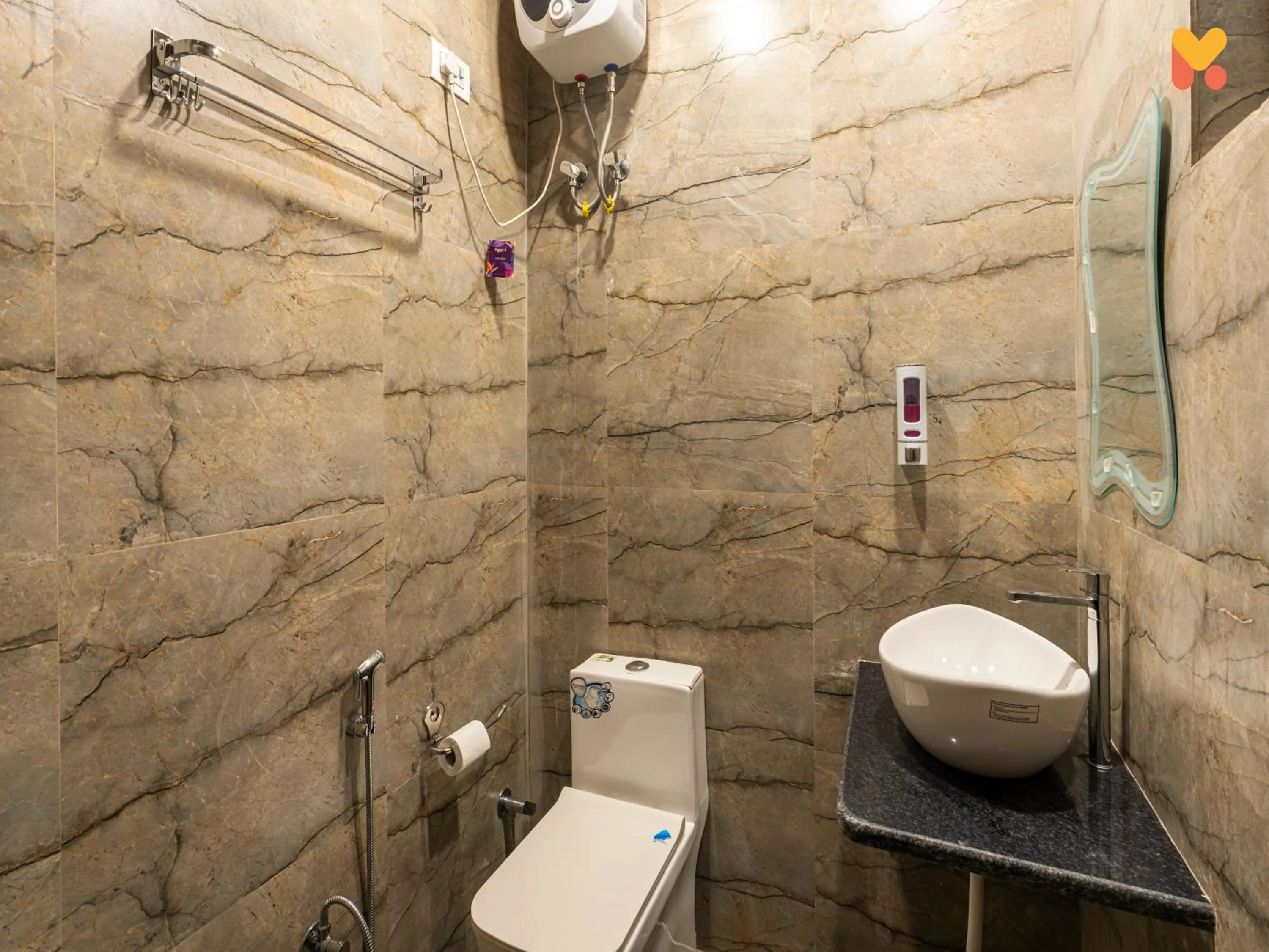 Shower in Madpackers Jaipur