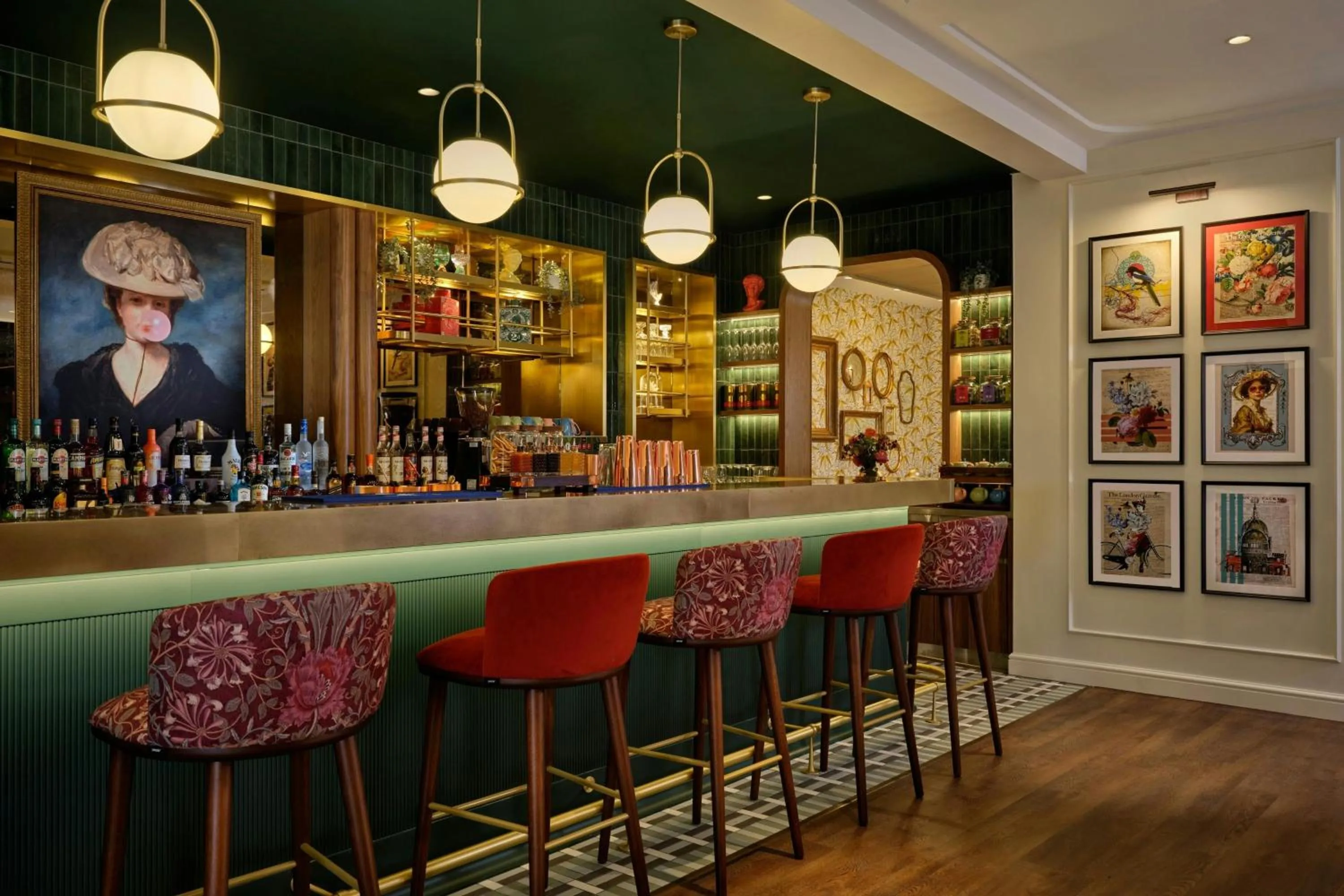 Lounge or bar in The Cura Hotel Kensington, London, a Tribute Portfolio Hotel