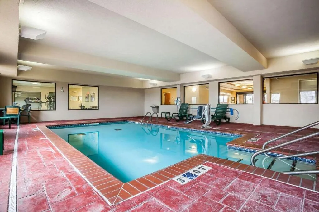 Swimming Pool in Rodeway Inn Tahlequah