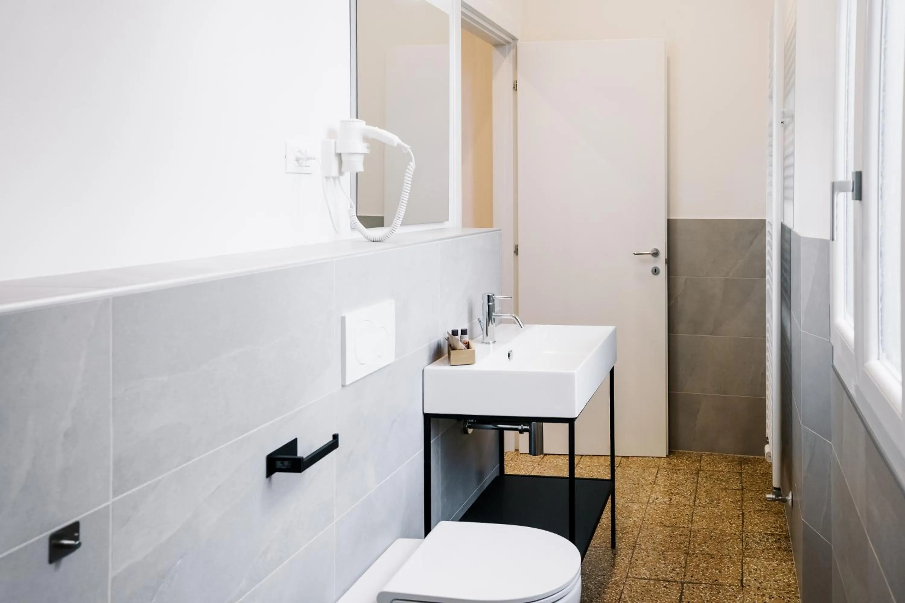 Toilet in LaMì Room & Apartment