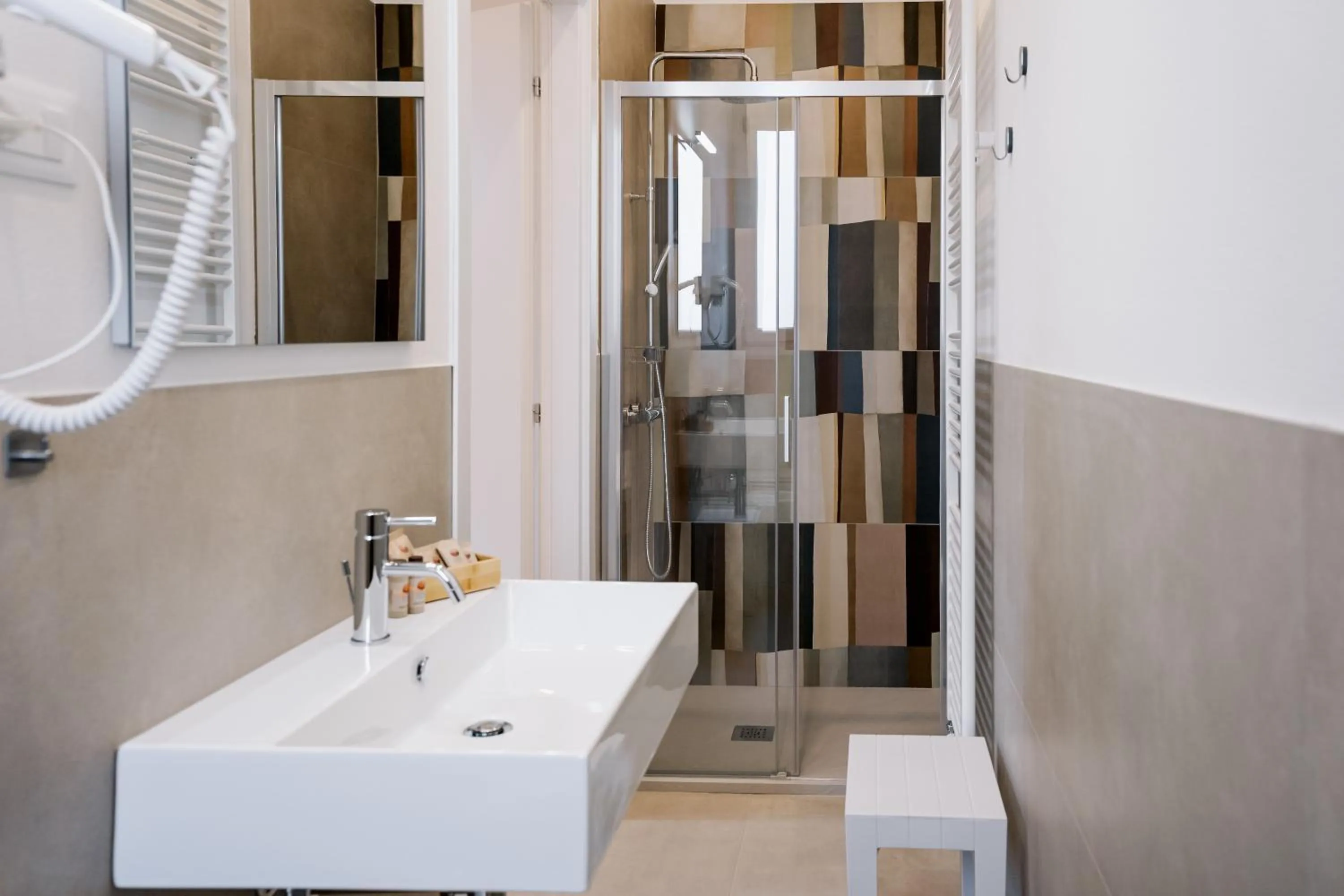 Shower in LaMì Room & Apartment