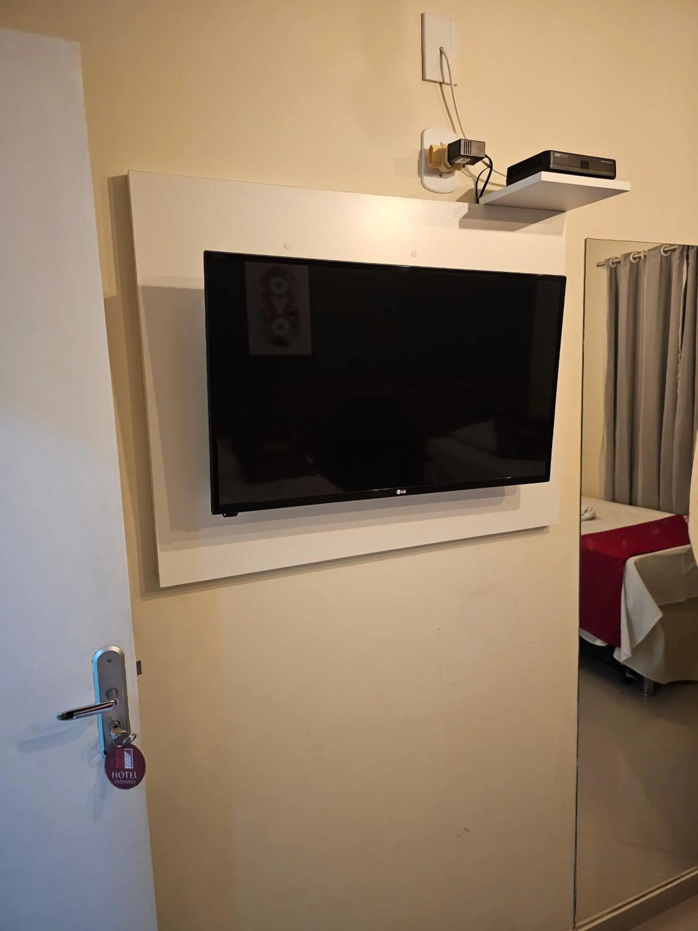 TV and multimedia, Bed in HOTEL INDIANO