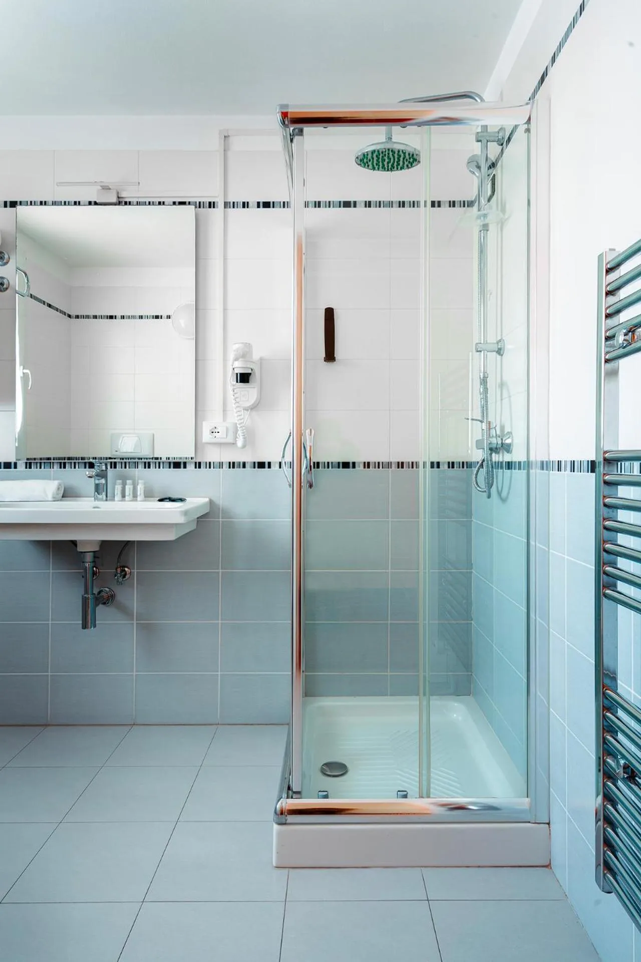 Shower in Hotel Formula Int. & Puravita SPA