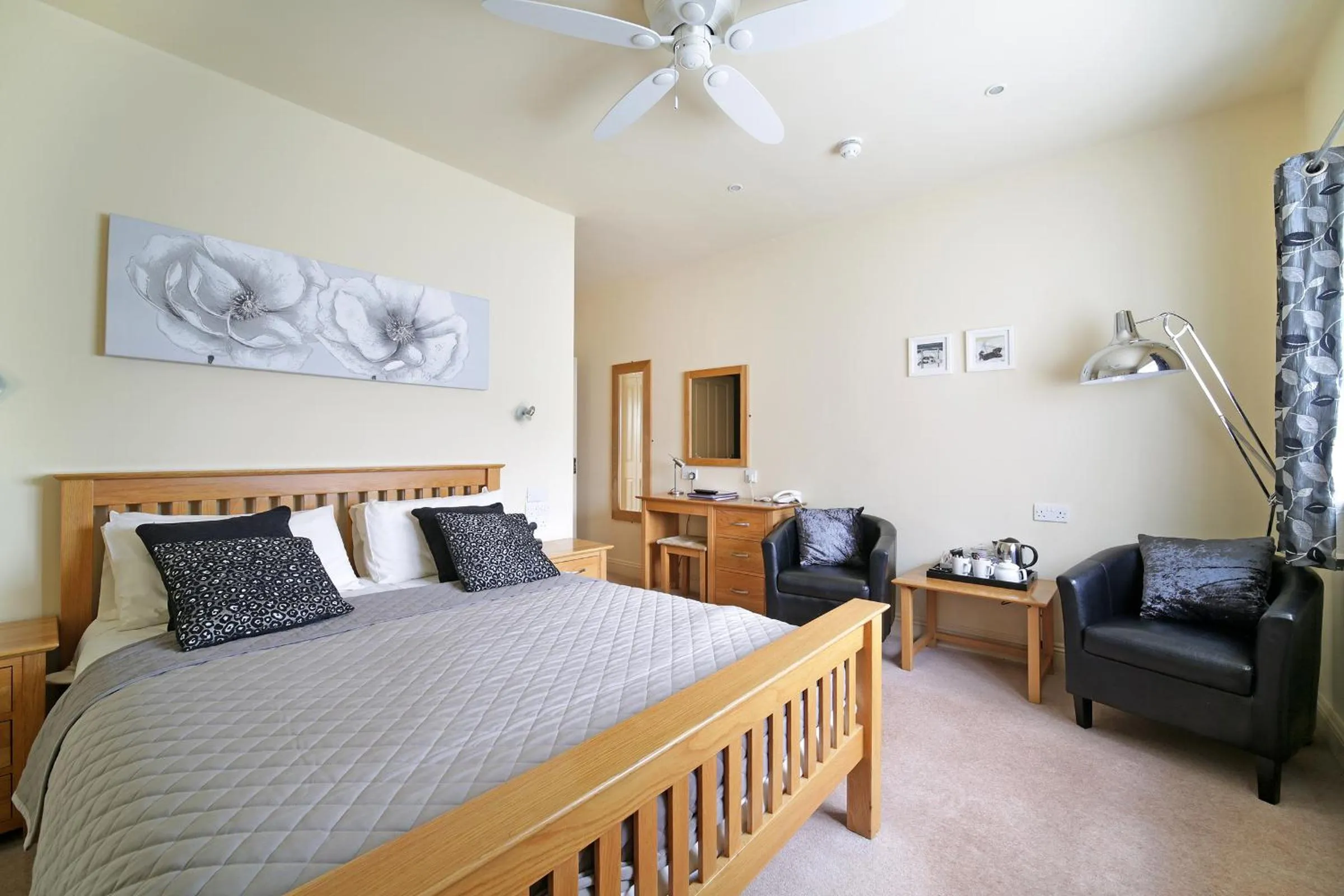 Bedroom in The Masons Arms