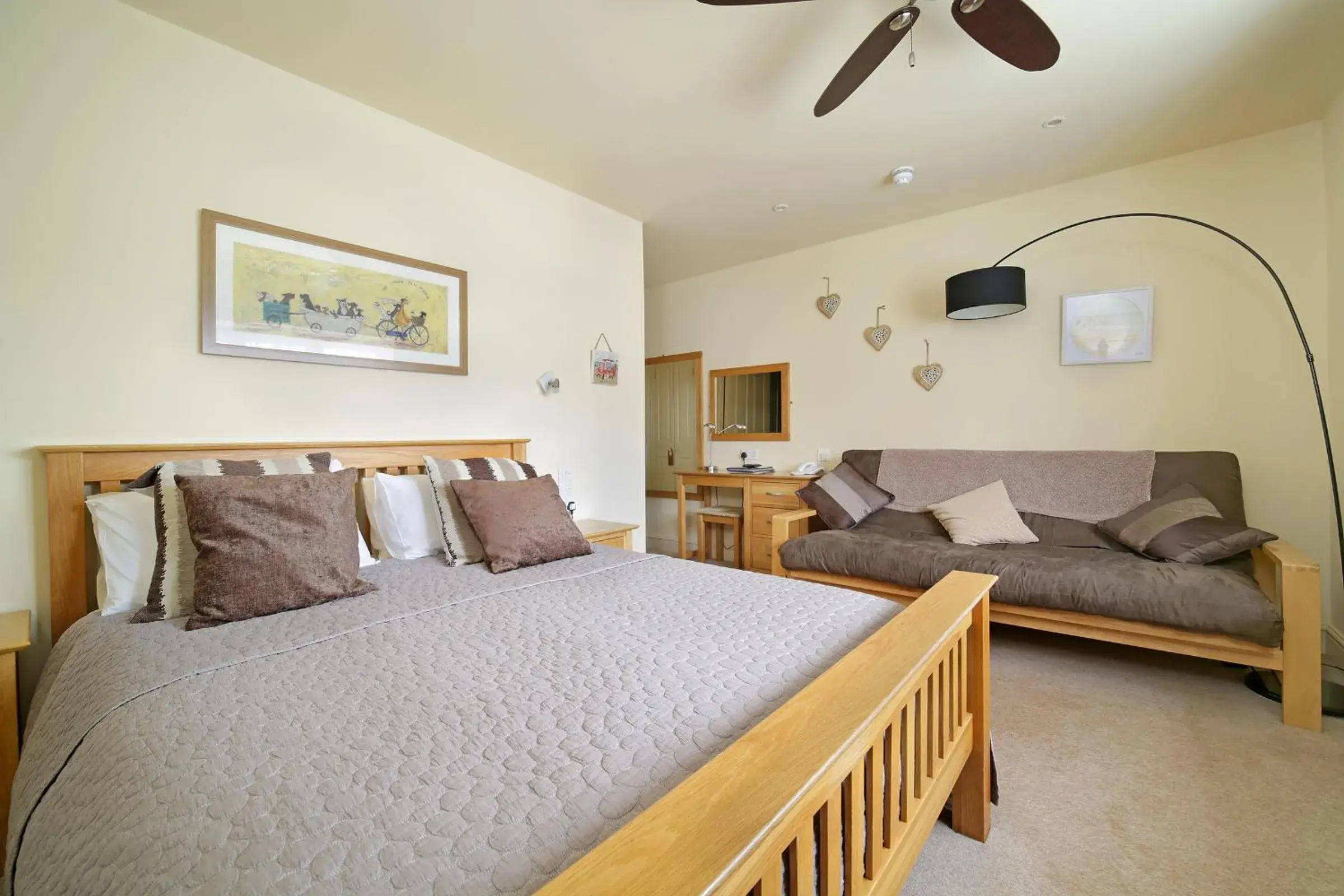 Standard Quadruple Room - single occupancy in The Masons Arms Standard Quadruple Room - single occupancy in The Masons Arms