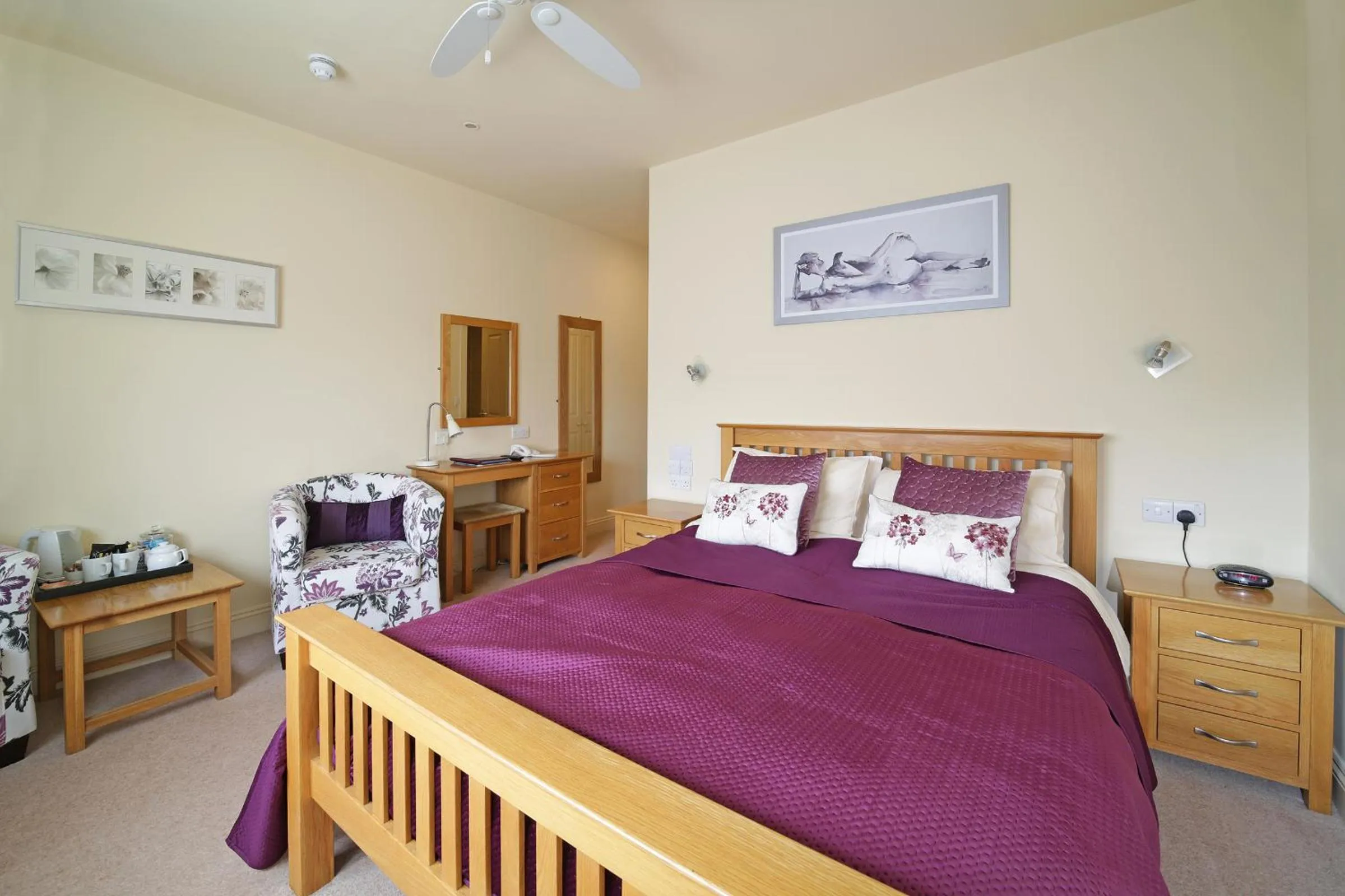 Bedroom in The Masons Arms