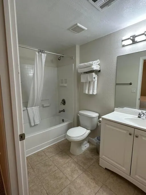 Mesquite Retreat 2 Bd Condo by Cool Properties LLC