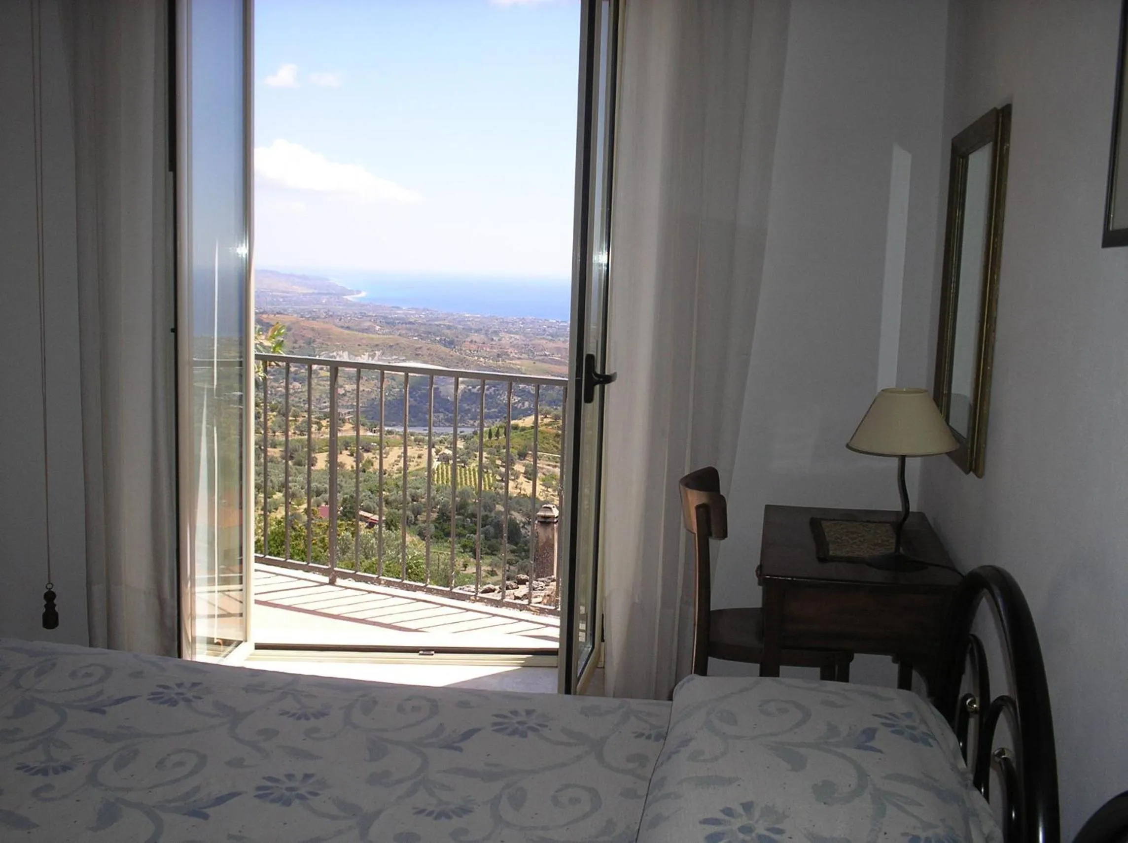 Sea view, Bed in Casa Ferrari