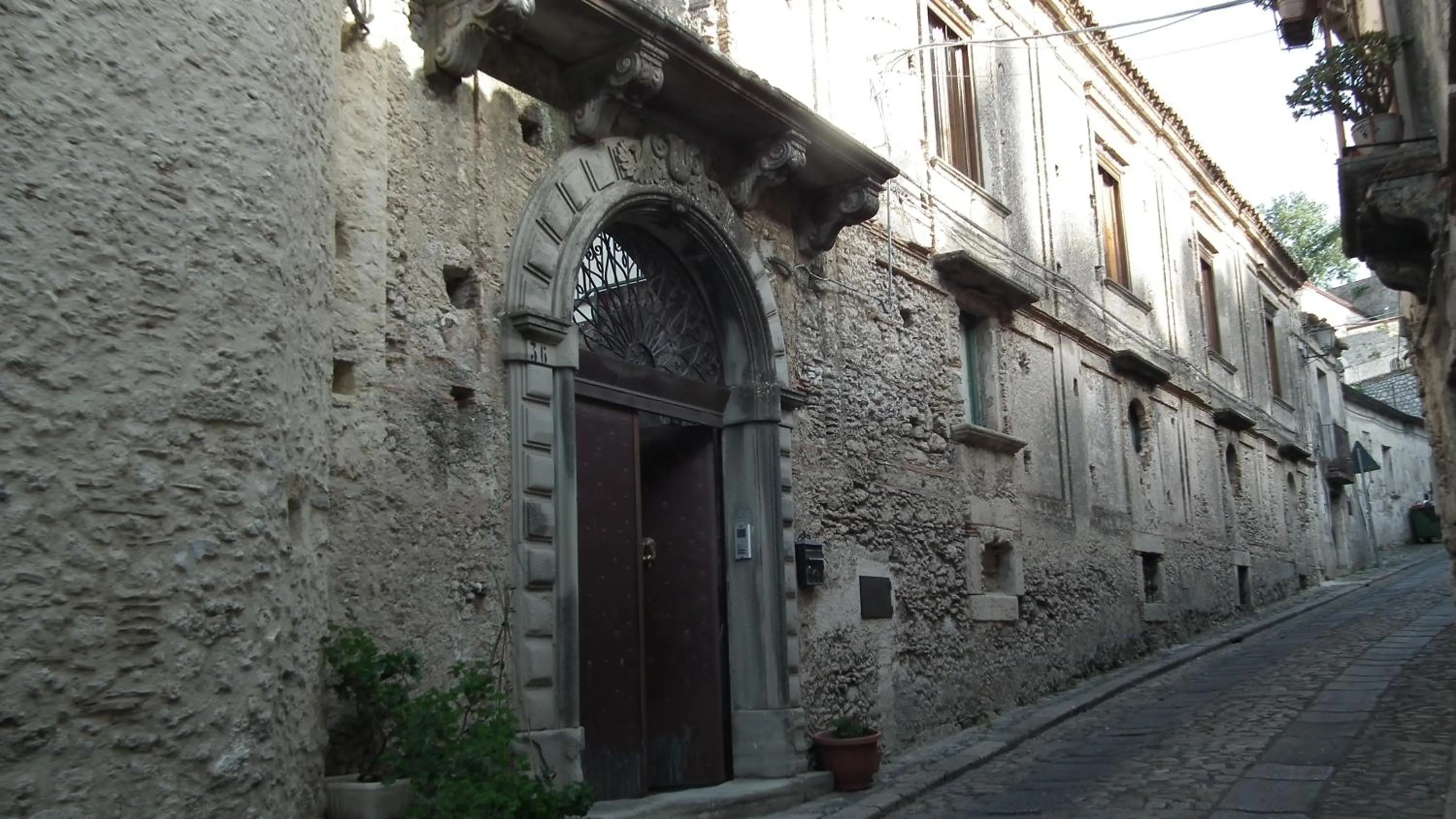 Facade/entrance in Casa Ferrari