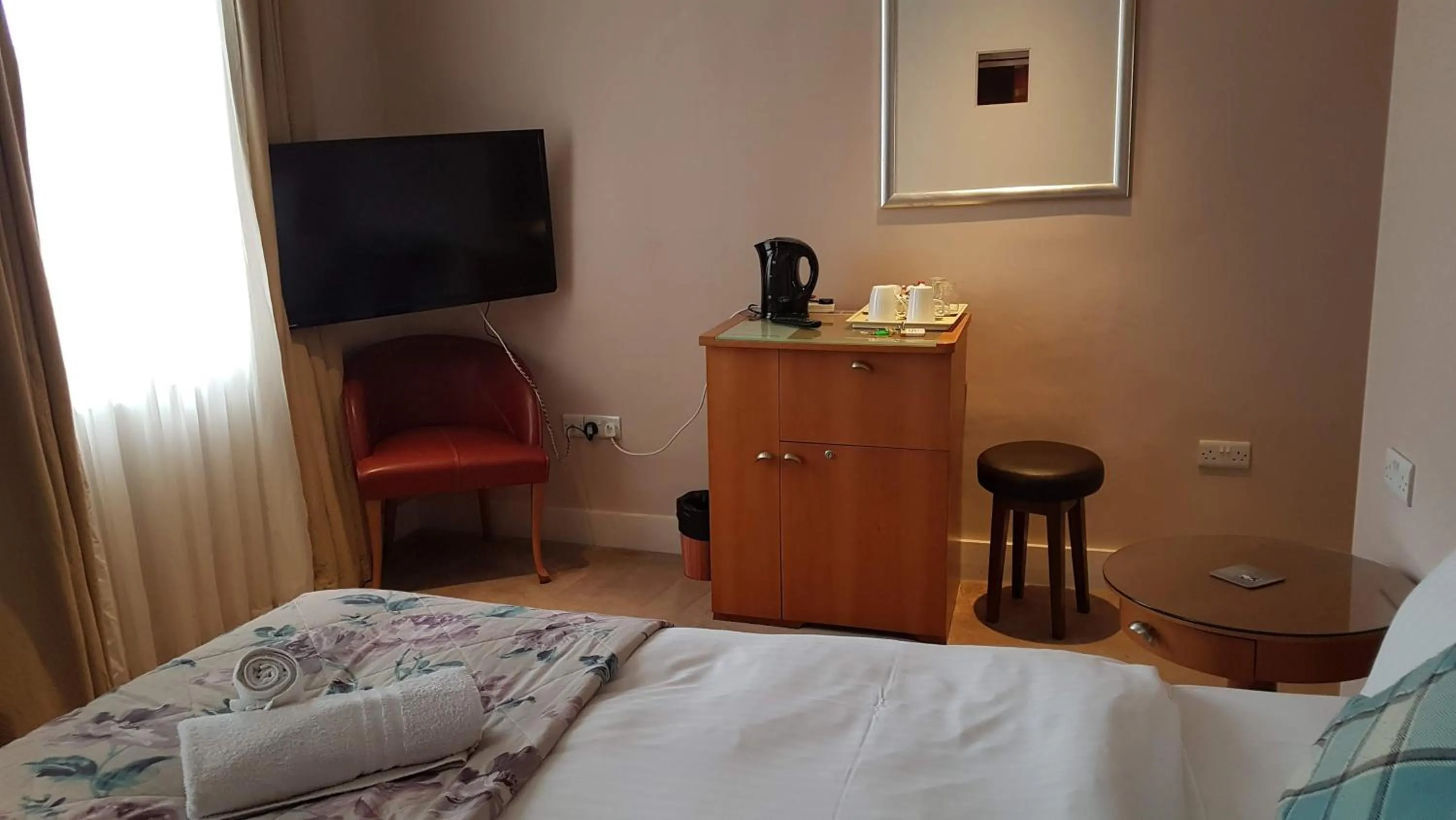 Bed in The Antelope at Upavon