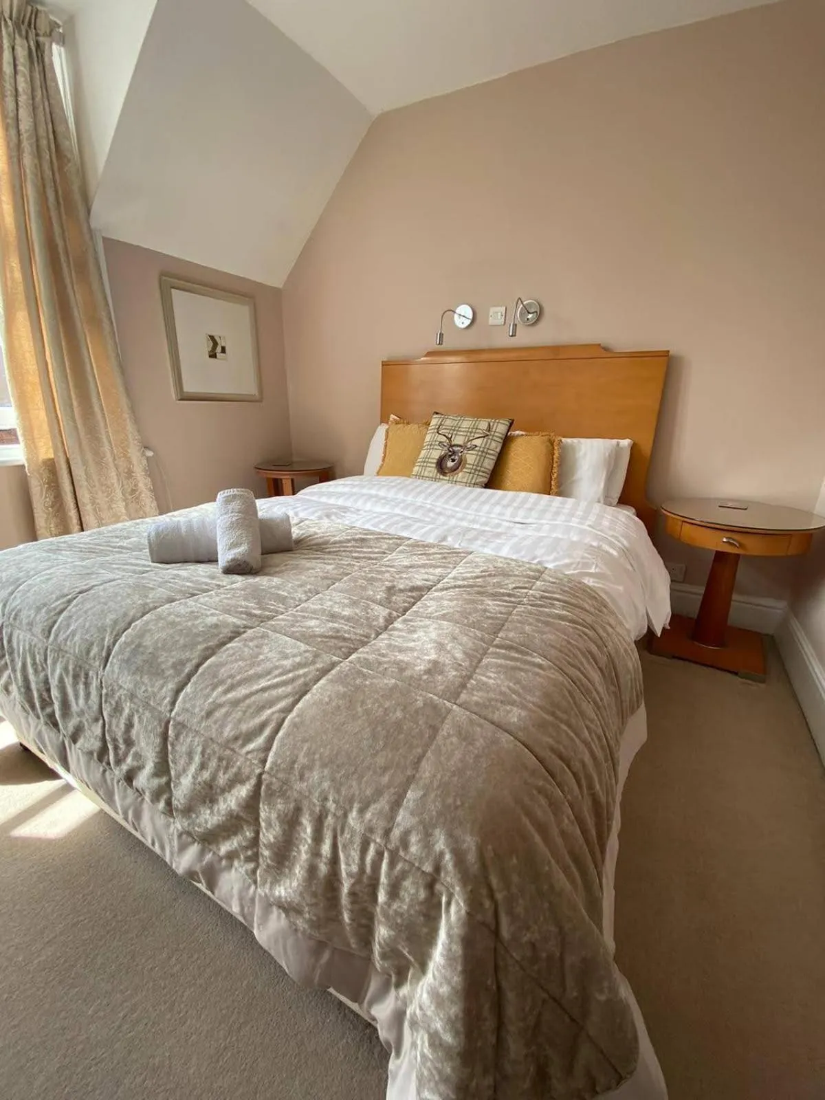 Bed in The Antelope at Upavon