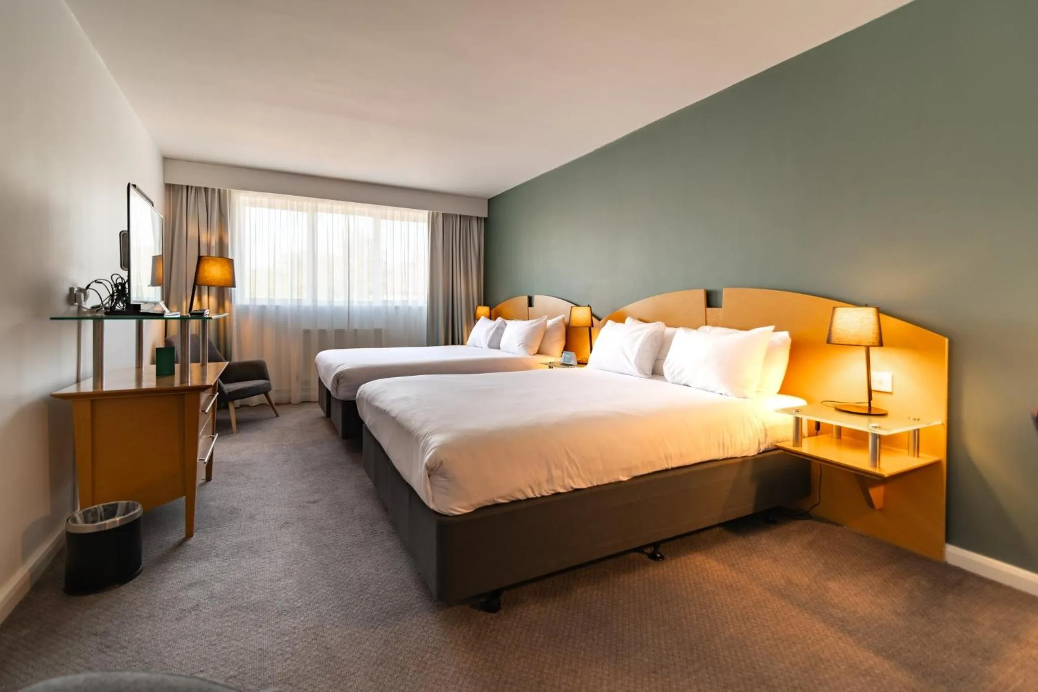 Bed in Holiday Inn Ashford - North A20 by IHG