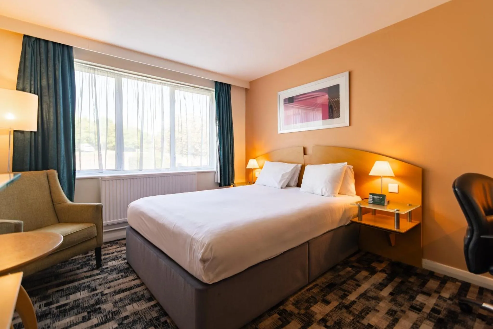 Bed in Holiday Inn Ashford - North A20 by IHG