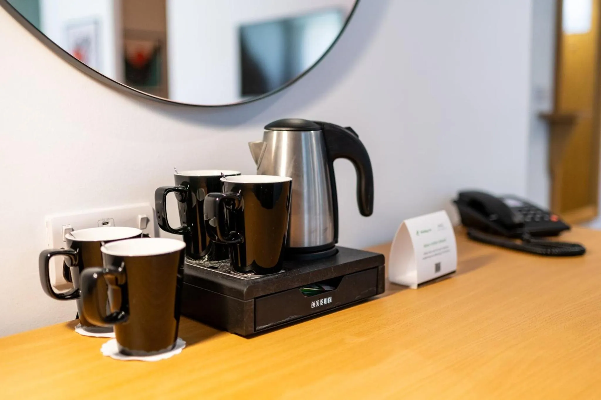 Coffee/tea facilities in Holiday Inn Ashford - North A20 by IHG