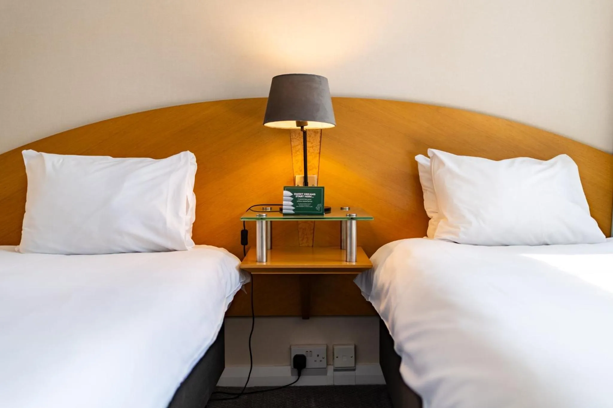 Bed in Holiday Inn Ashford - North A20 by IHG