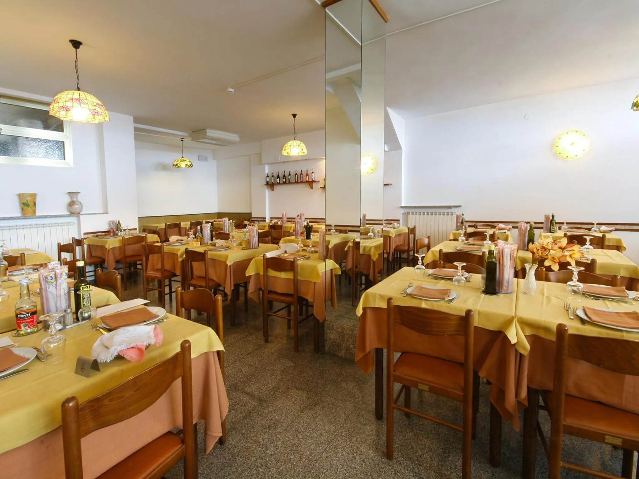 Restaurant/places to eat in Albergo Anita