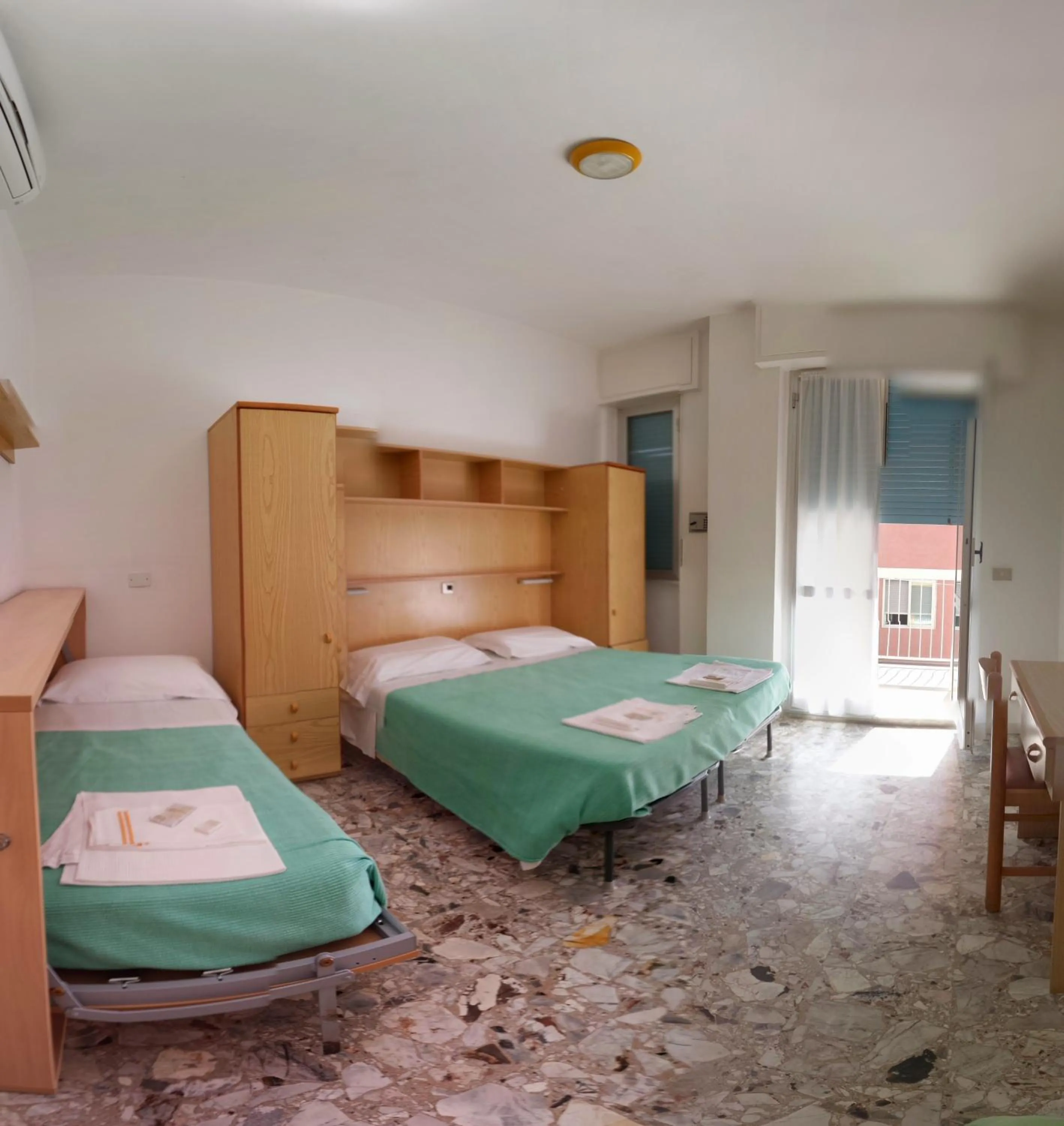 Day, Bed in Albergo Anita