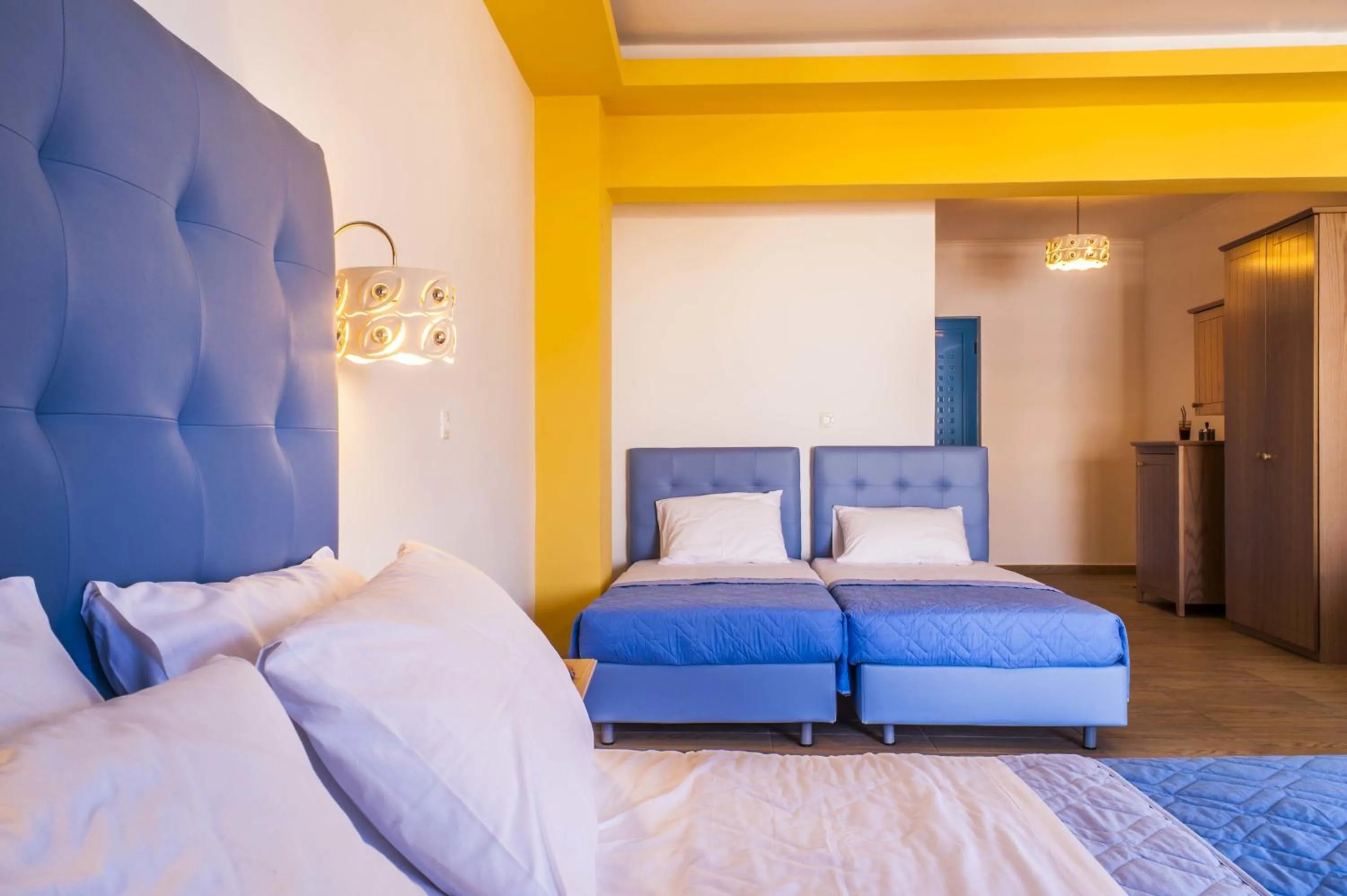 Photo of the whole room, Bed in Haven Beach