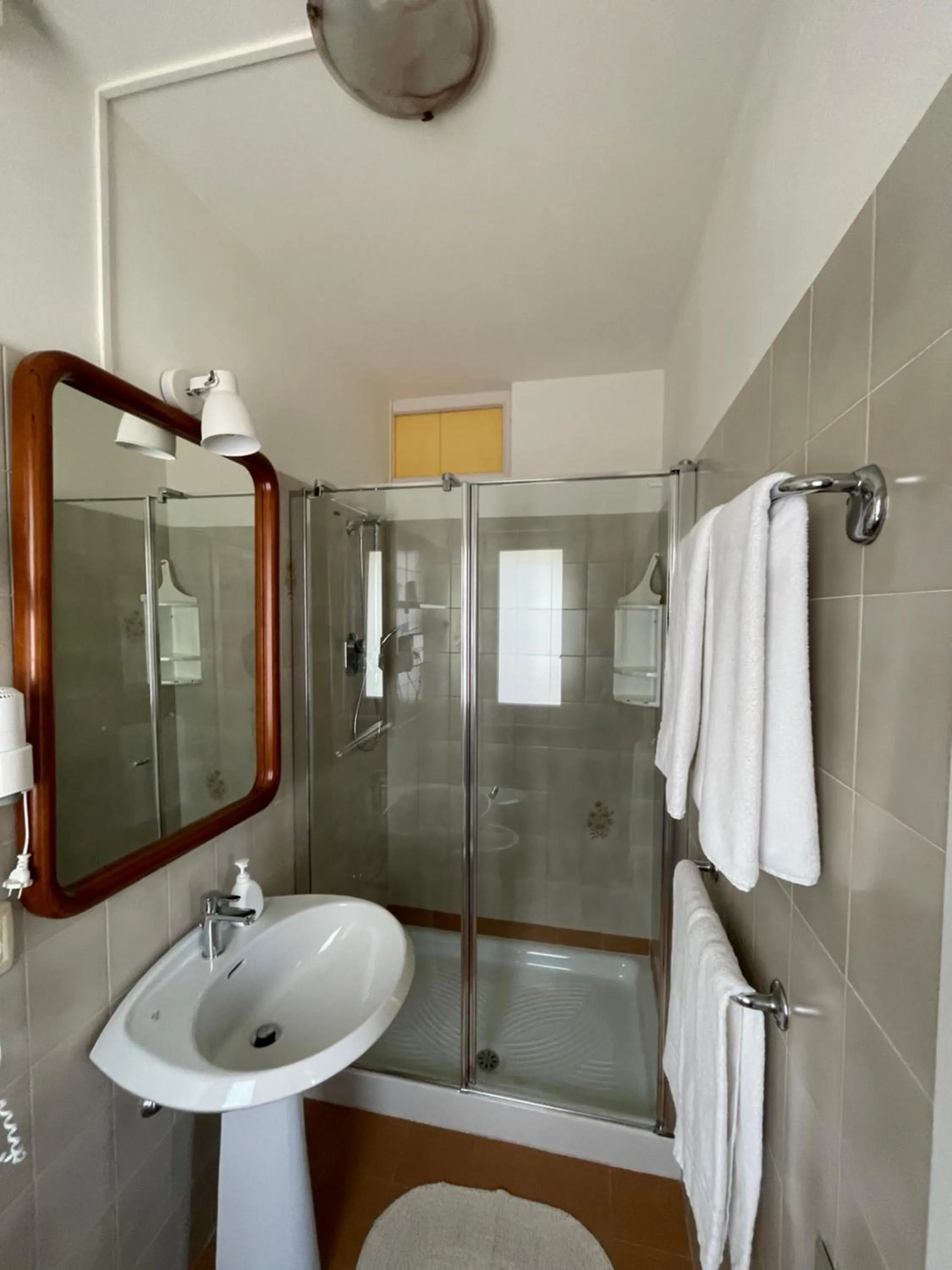 Shower in Hotel Casa Popi