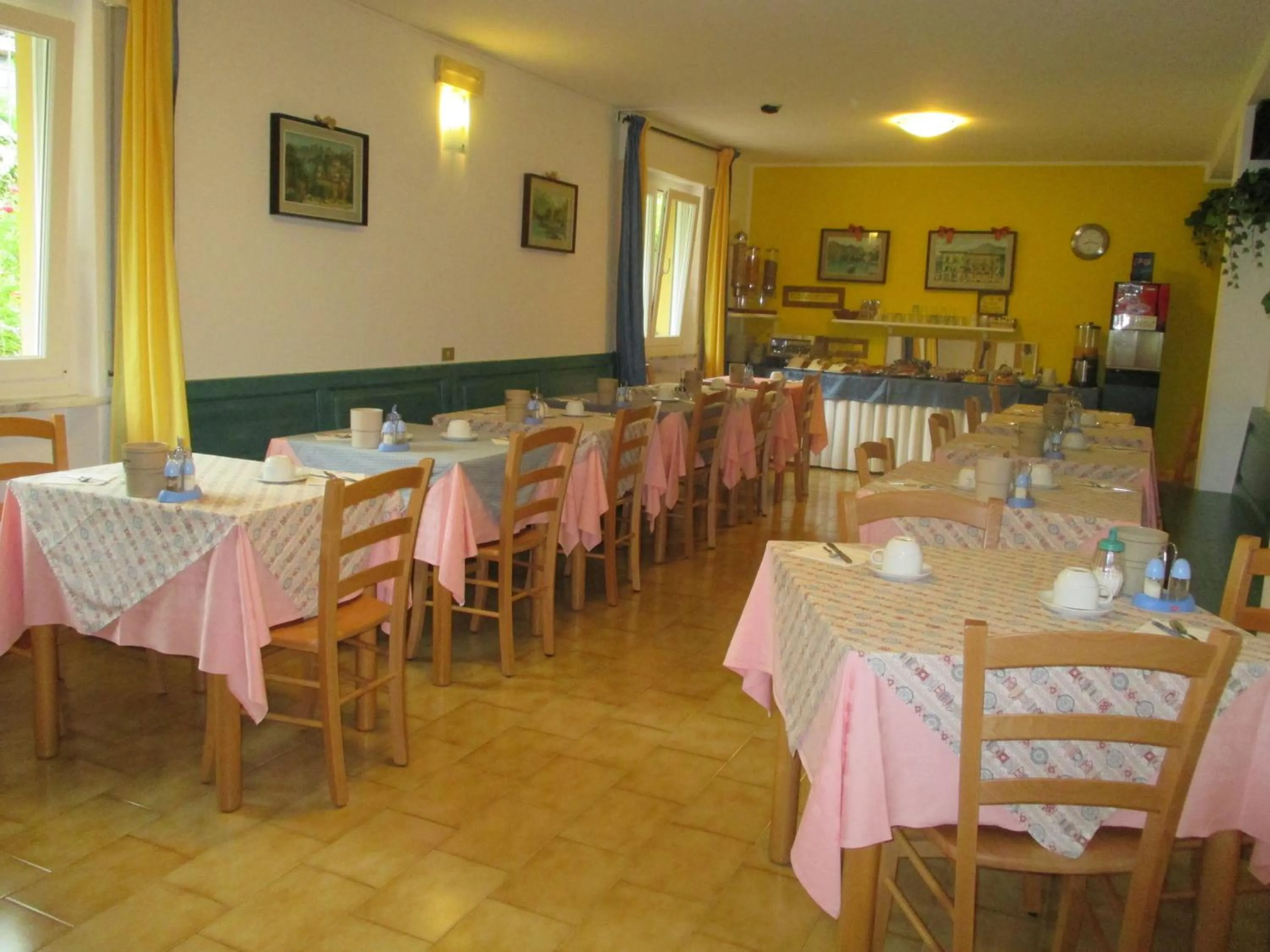 Restaurant/places to eat in Hotel Casa Popi