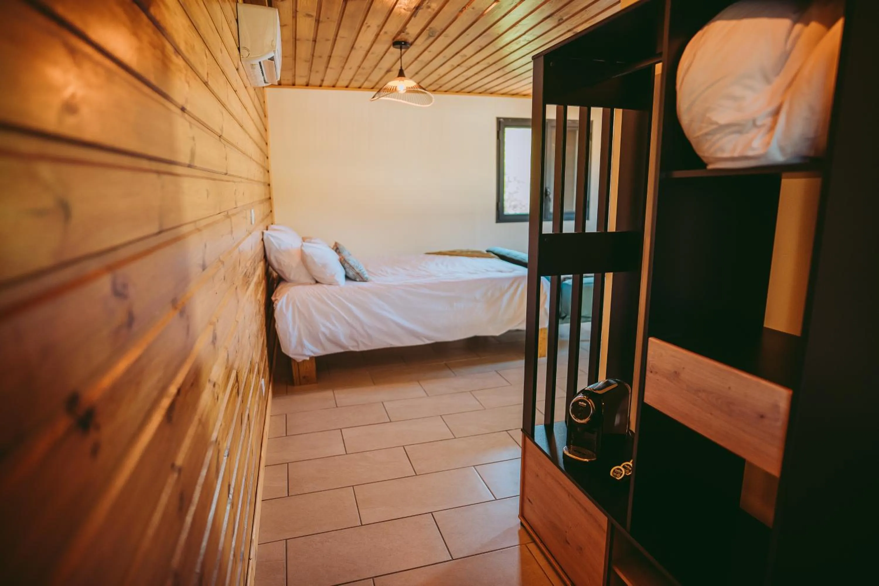 Bed in L'Auberge Créole