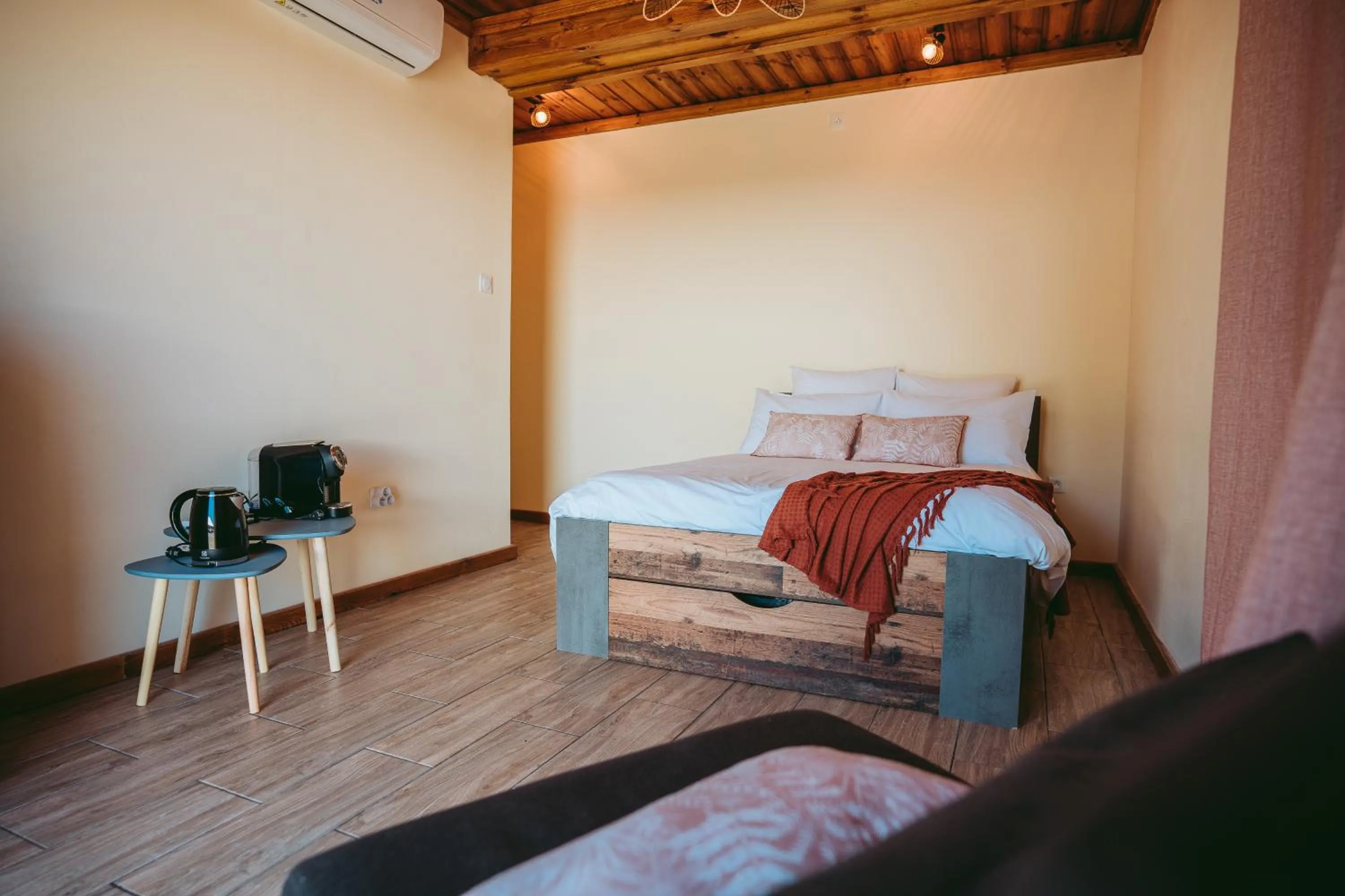 Bed in L'Auberge Créole