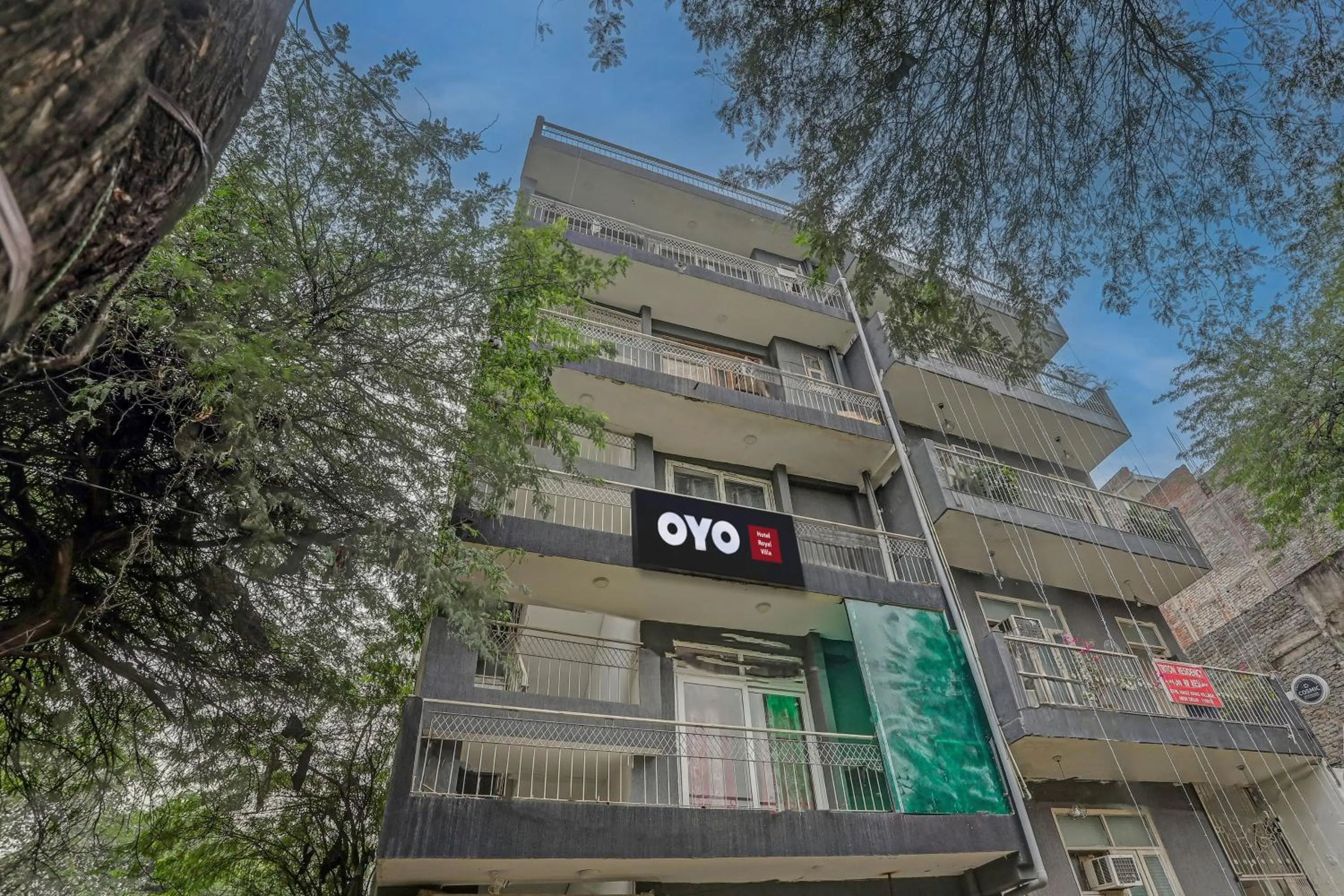 Facade/entrance in Hotel O by OYO the royal villa