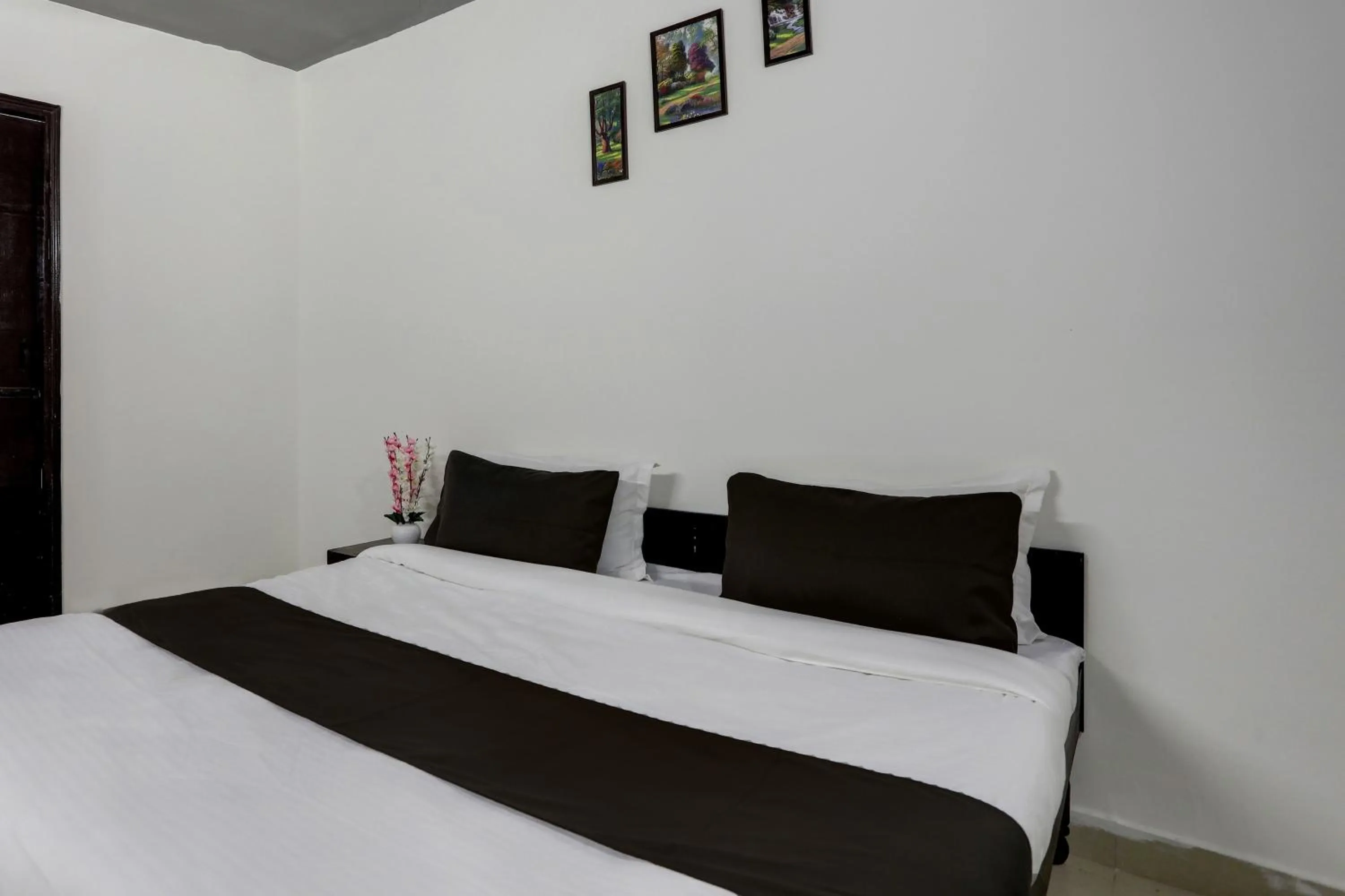 Bedroom, Bed in Hotel O by OYO the royal villa