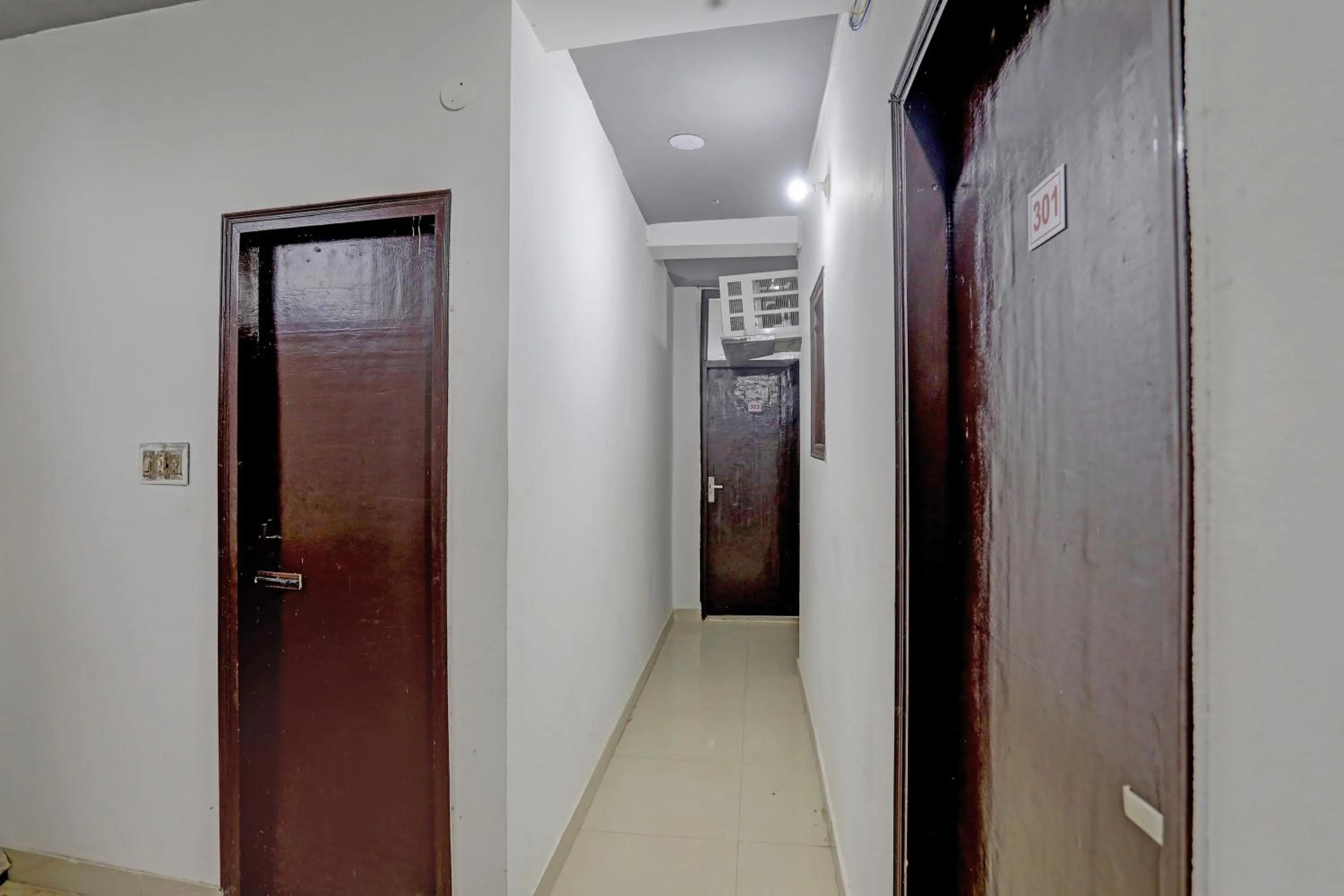 Lobby or reception in Hotel O by OYO the royal villa