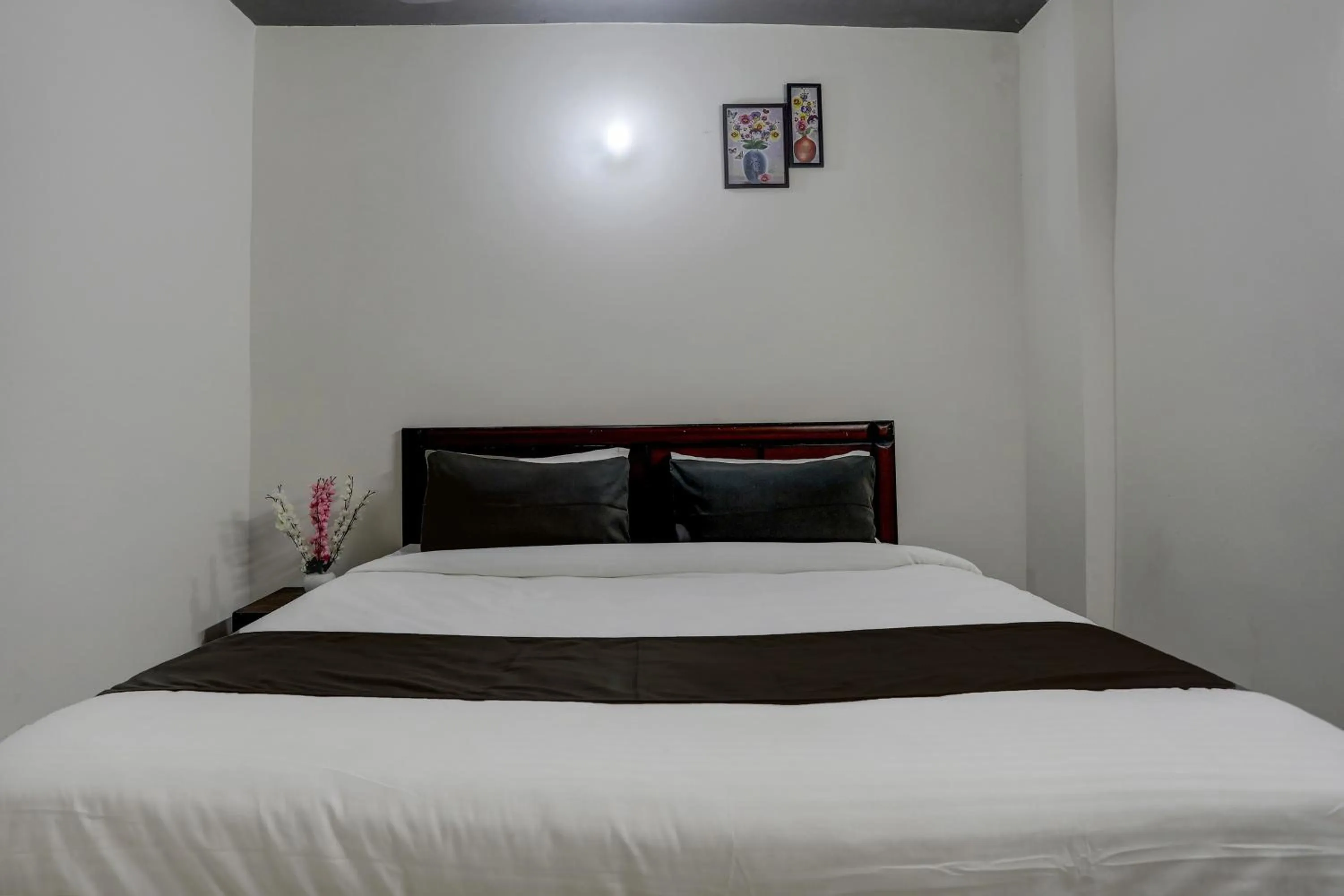 Bedroom, Bed in Hotel O by OYO the royal villa
