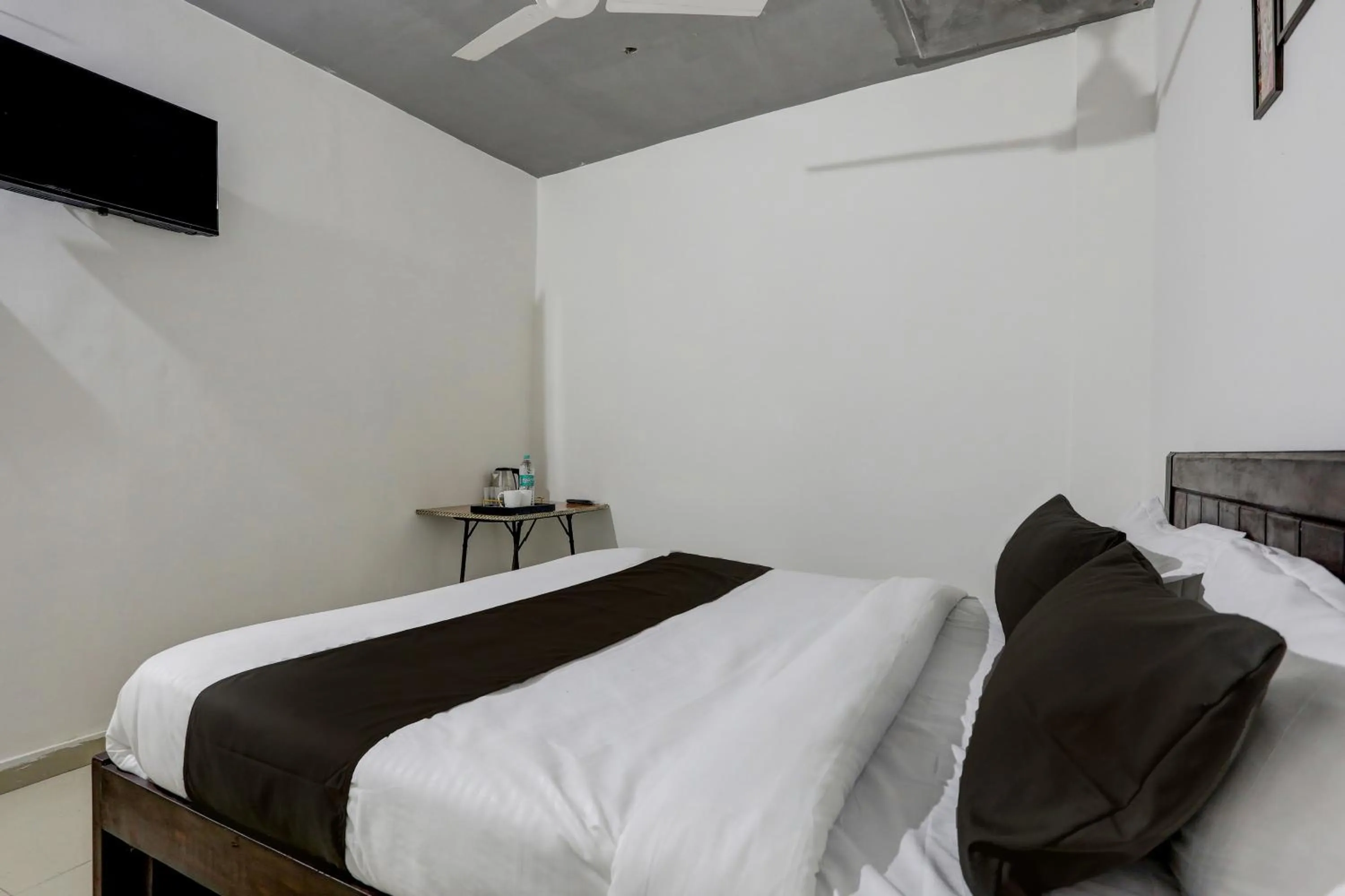 Bedroom, Bed in Hotel O by OYO the royal villa