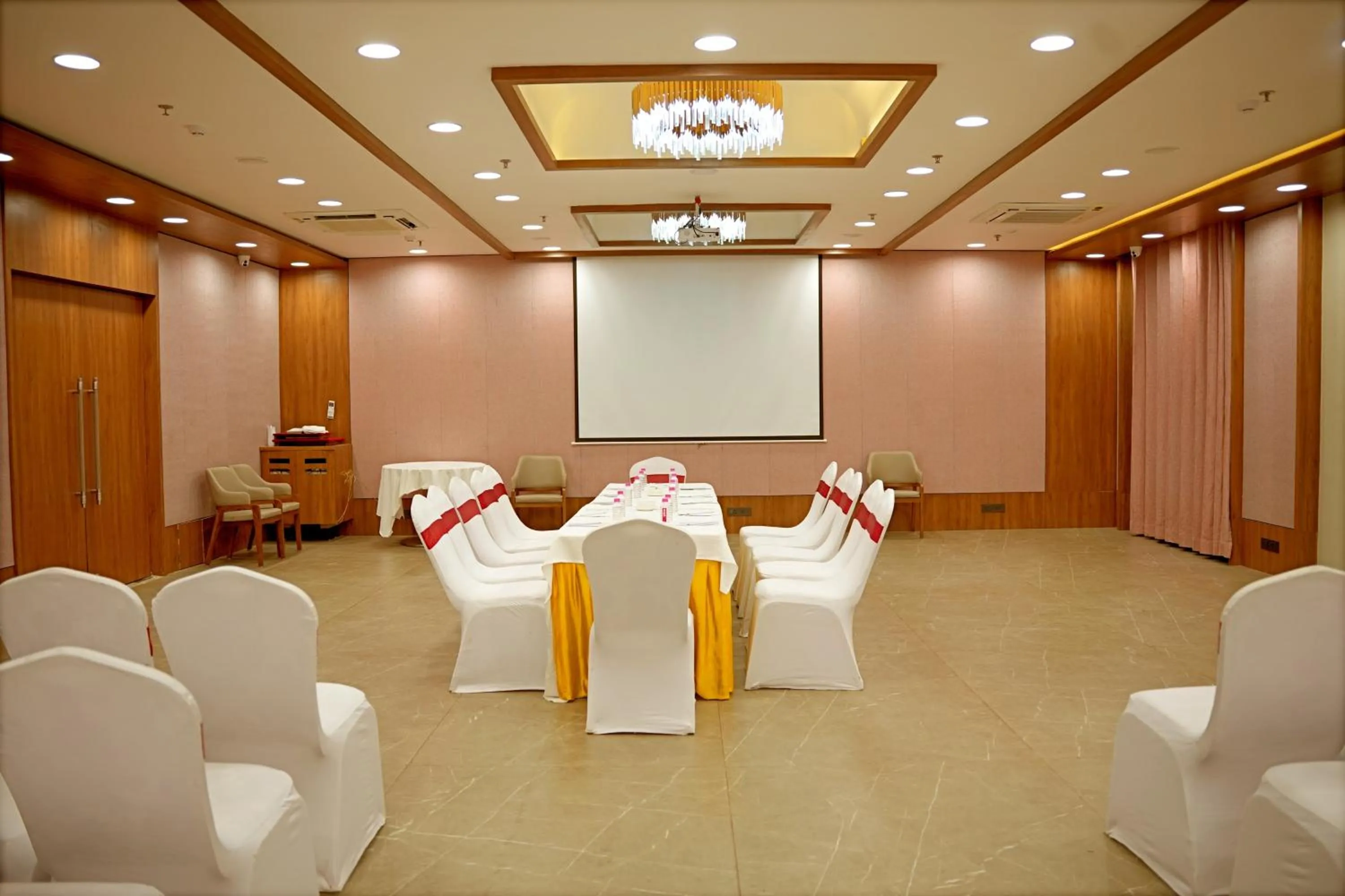 Banquet/Function facilities in The Sky Imperial Hotel Kailash
