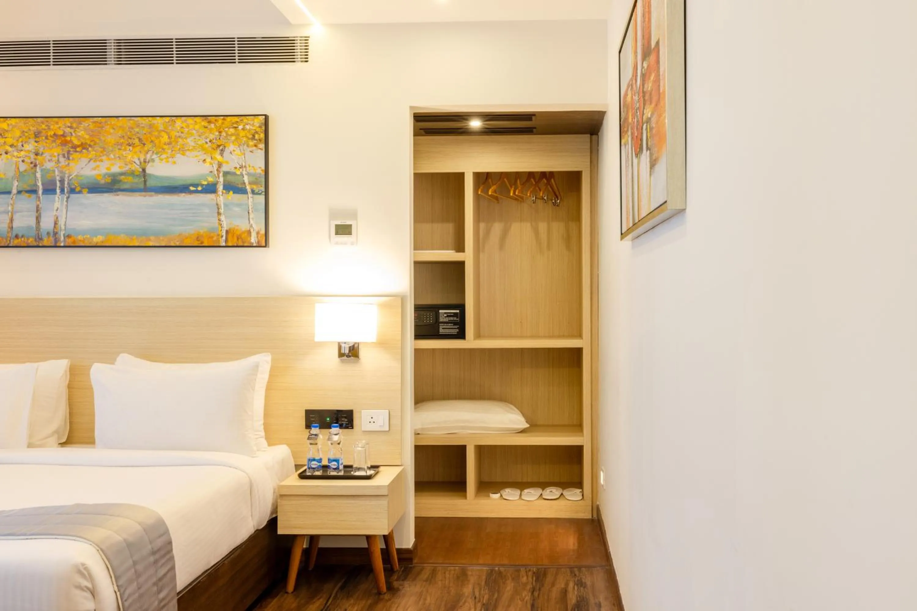 Public Bath, Bed in The Palomar By Crossway