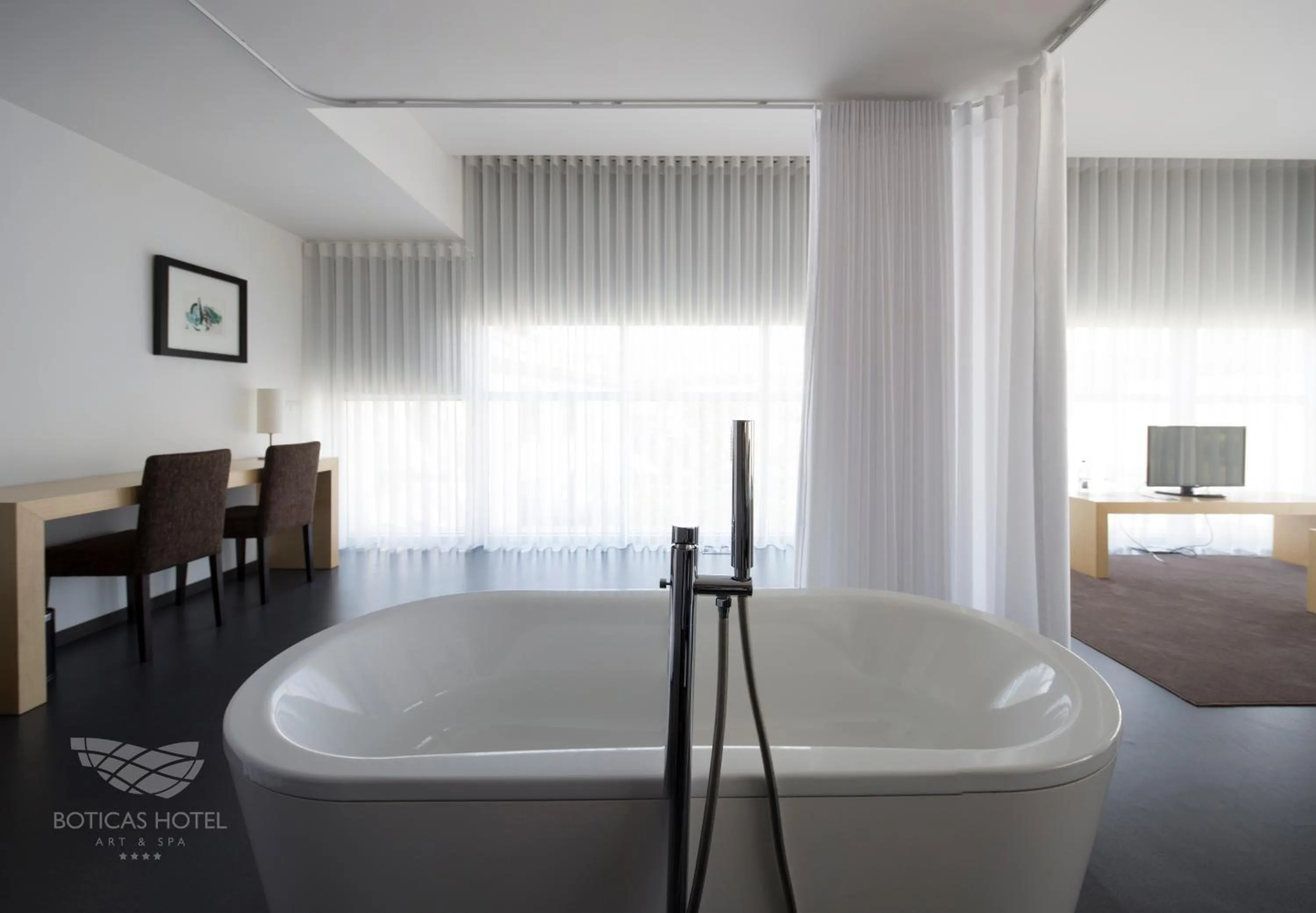 Bathroom, Bed in Boticas Hotel Art & SPA