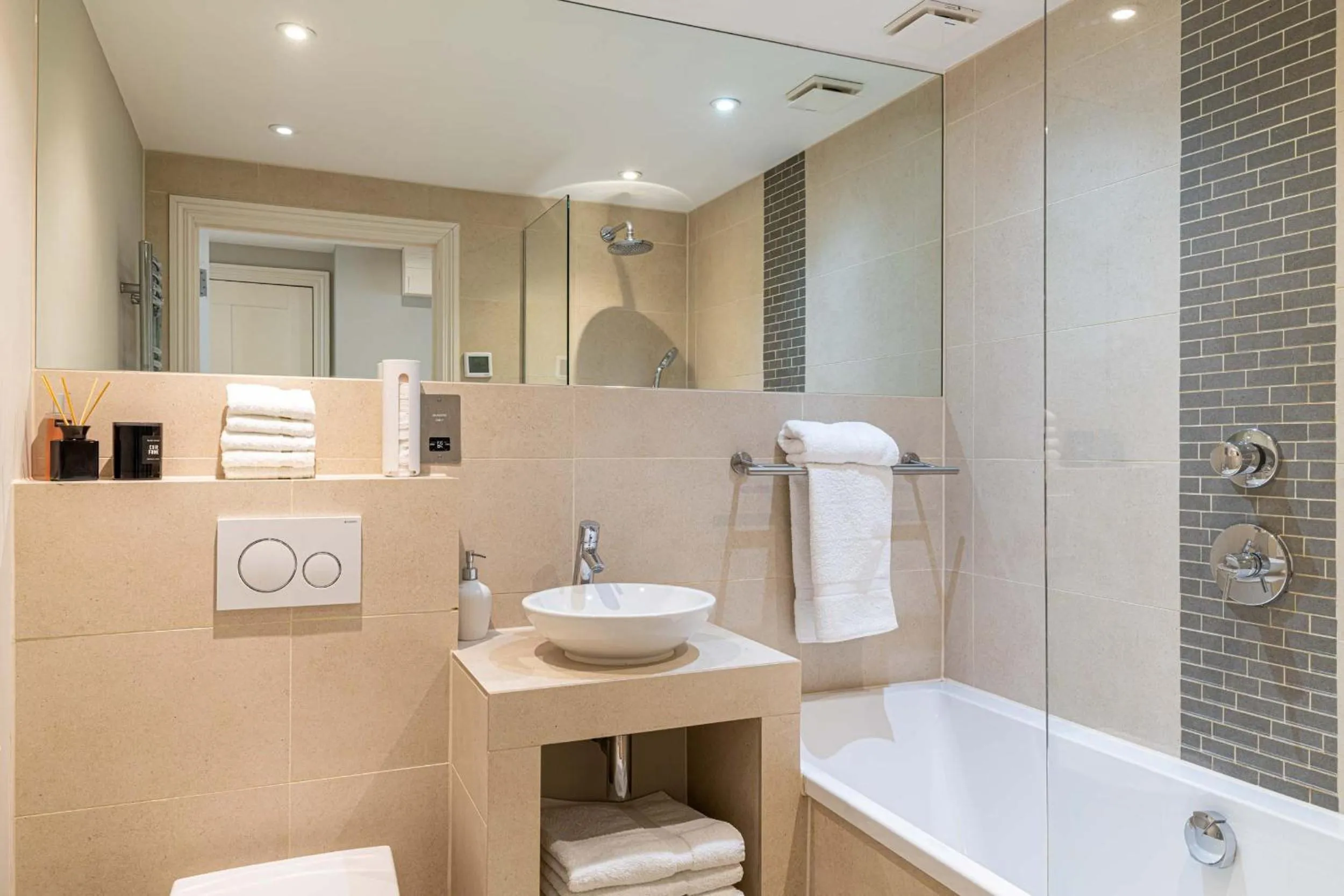 Bathroom in Bath Circle