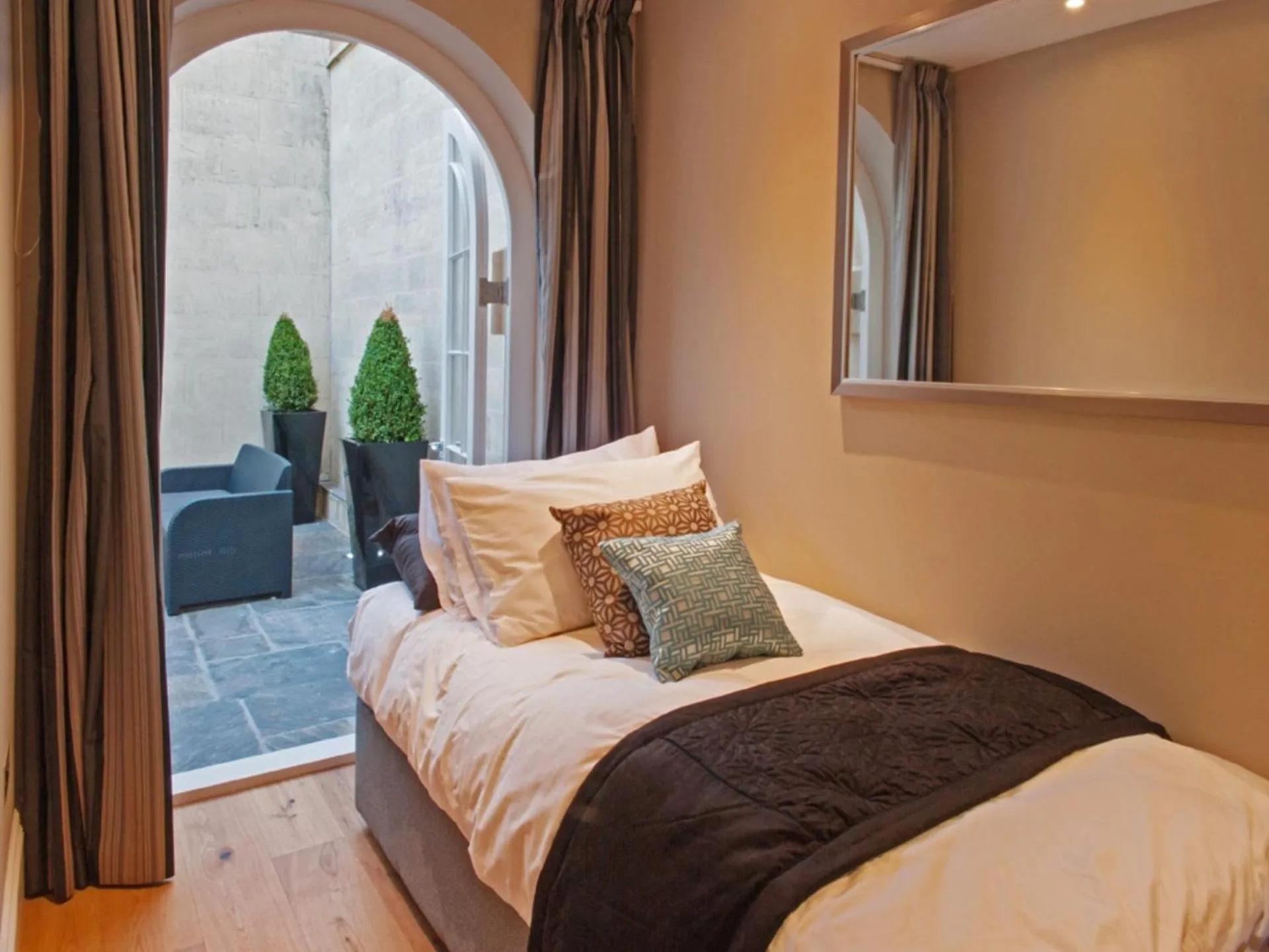 Bedroom in Bath Circle