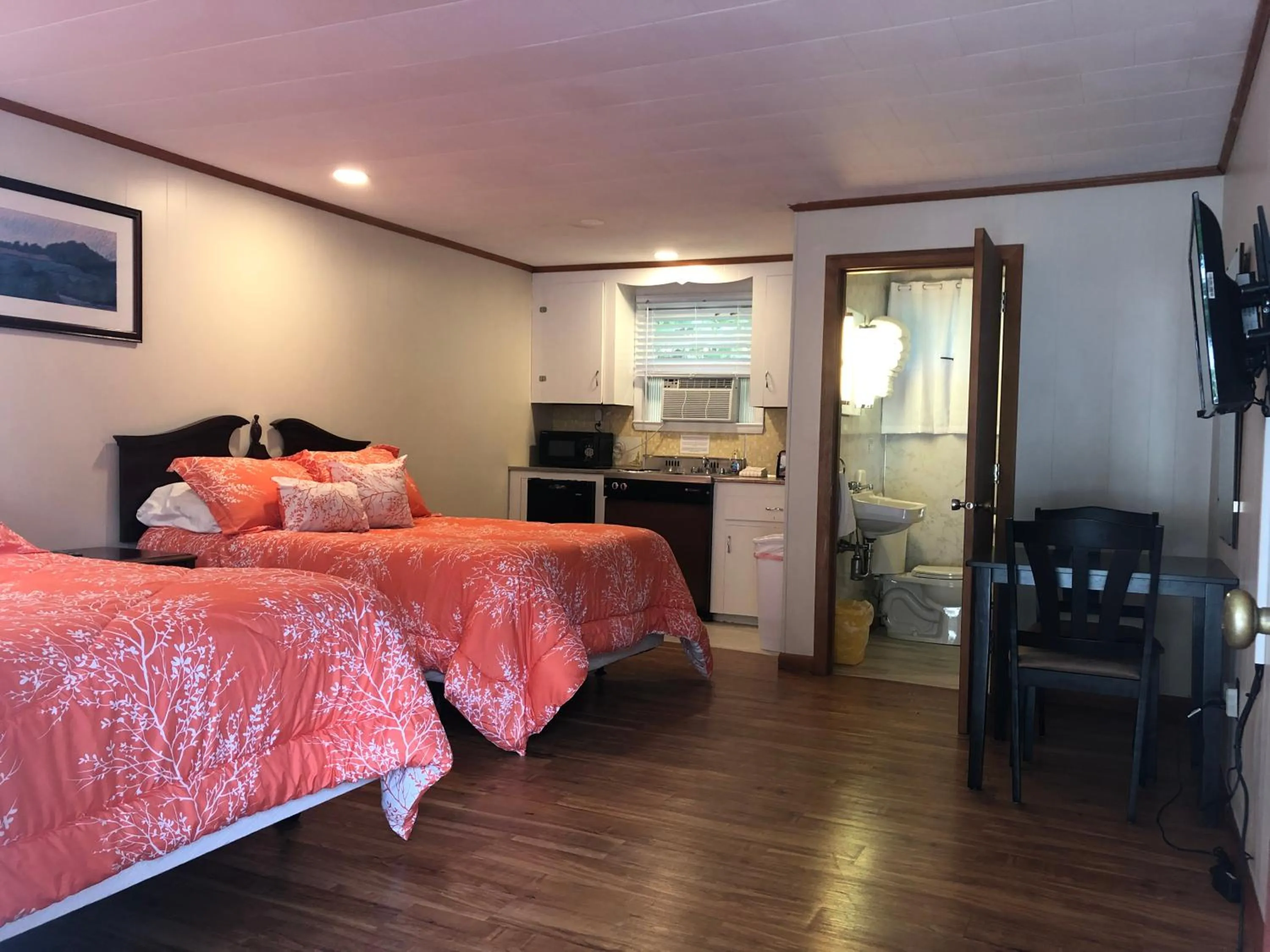 Photo of the whole room in Marcotte Motor Court