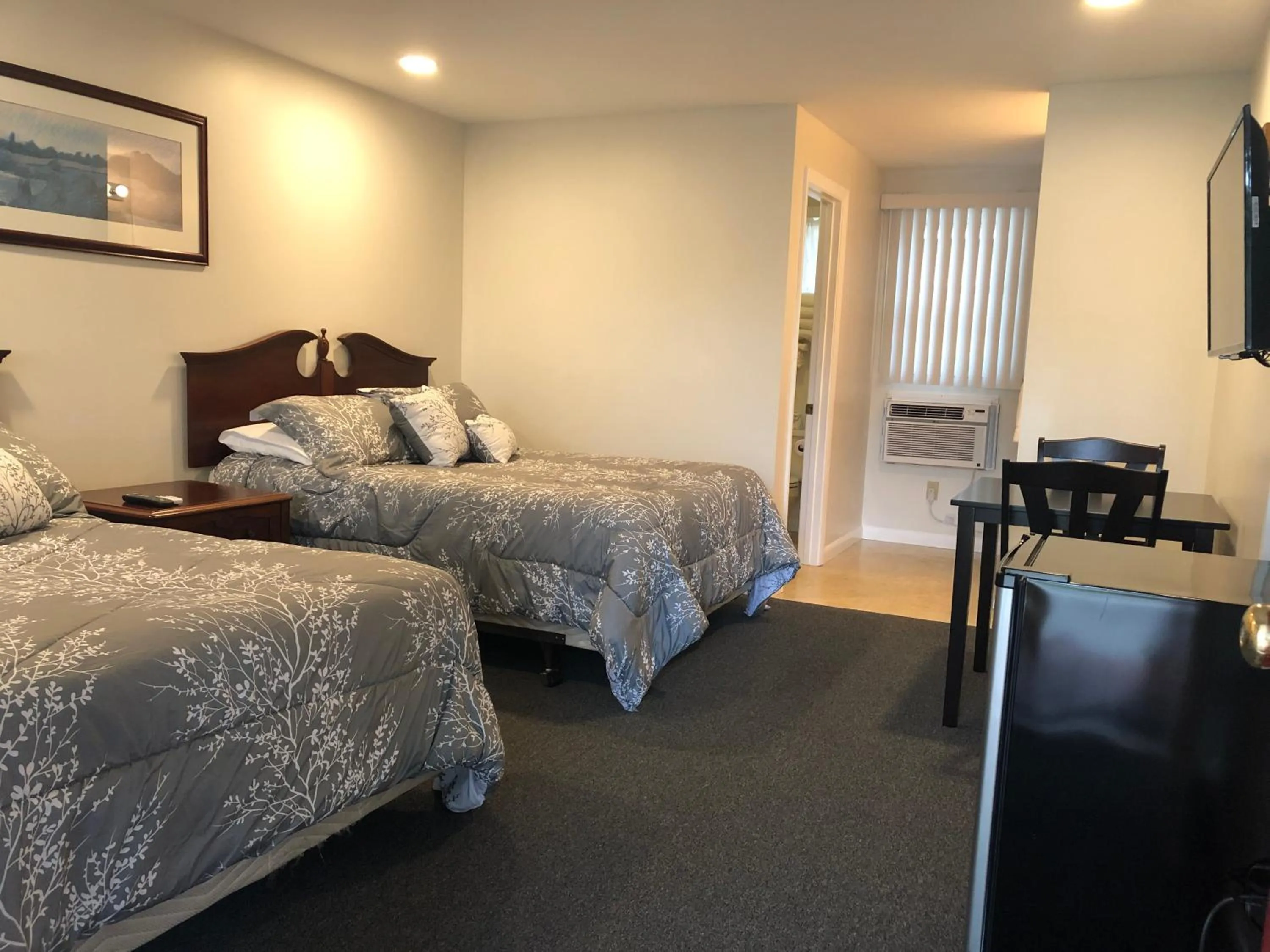 Photo of the whole room in Marcotte Motor Court