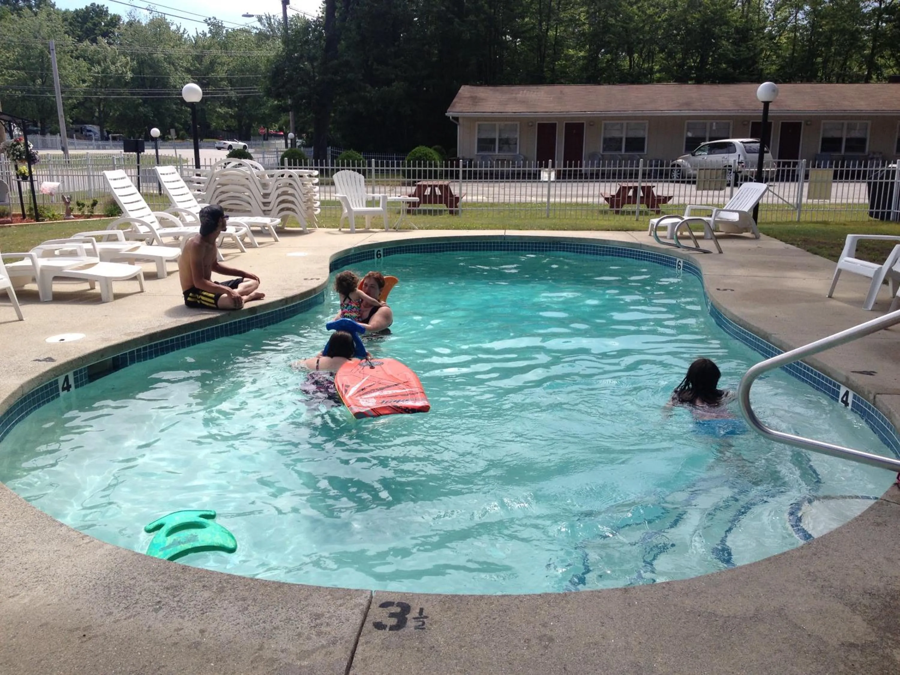 Swimming pool in Marcotte Motor Court