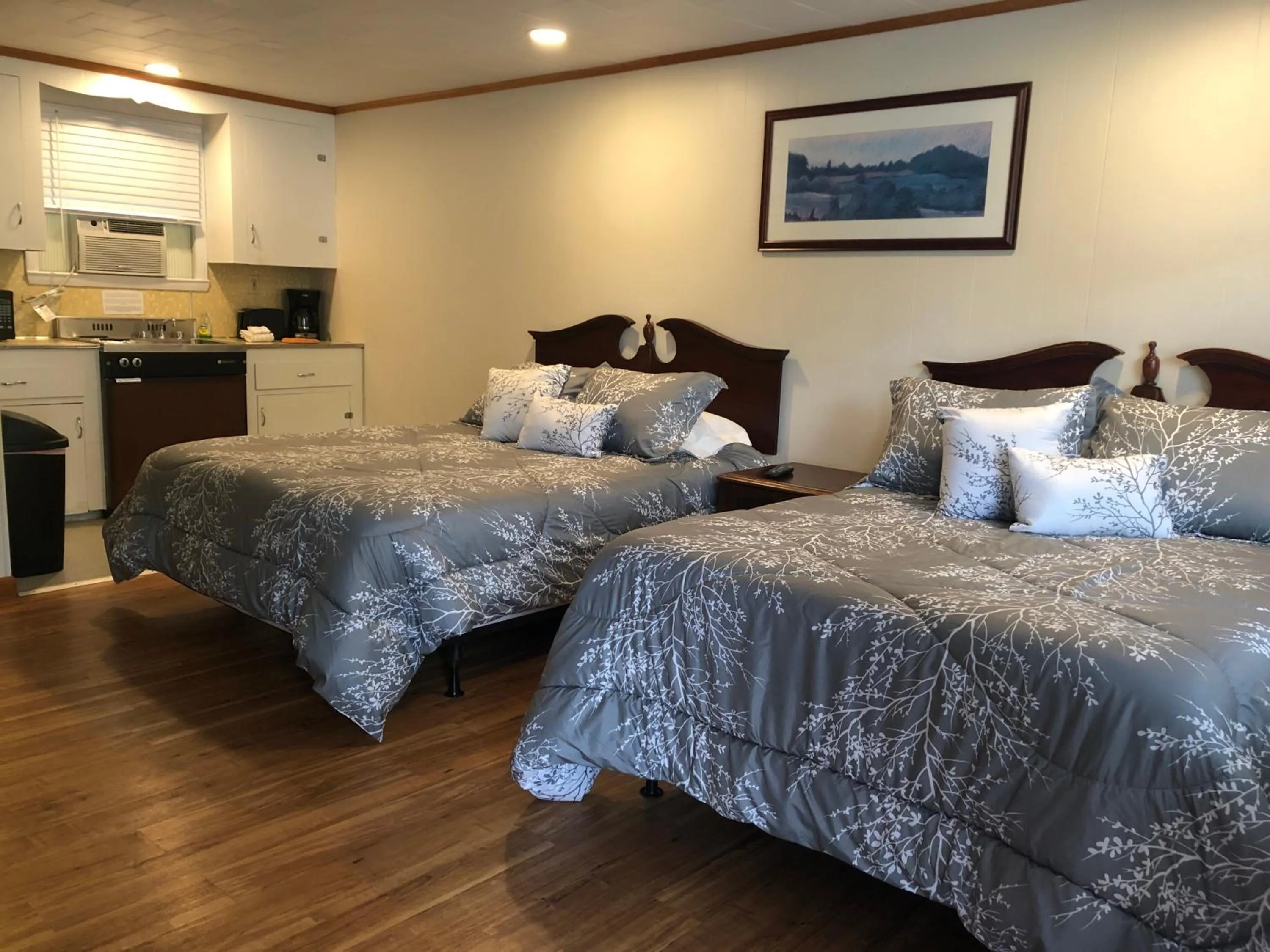 Photo of the whole room in Marcotte Motor Court