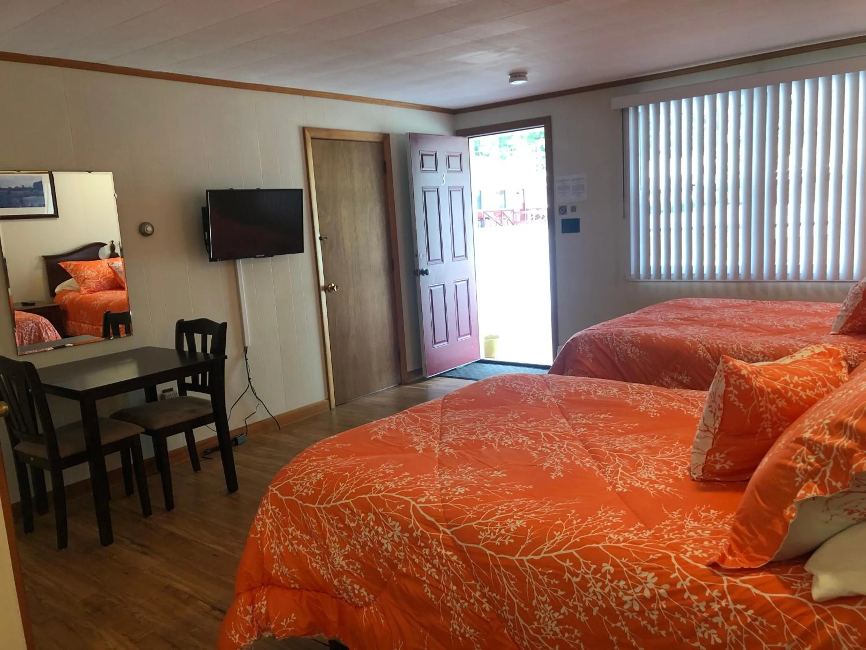 Photo of the whole room in Marcotte Motor Court