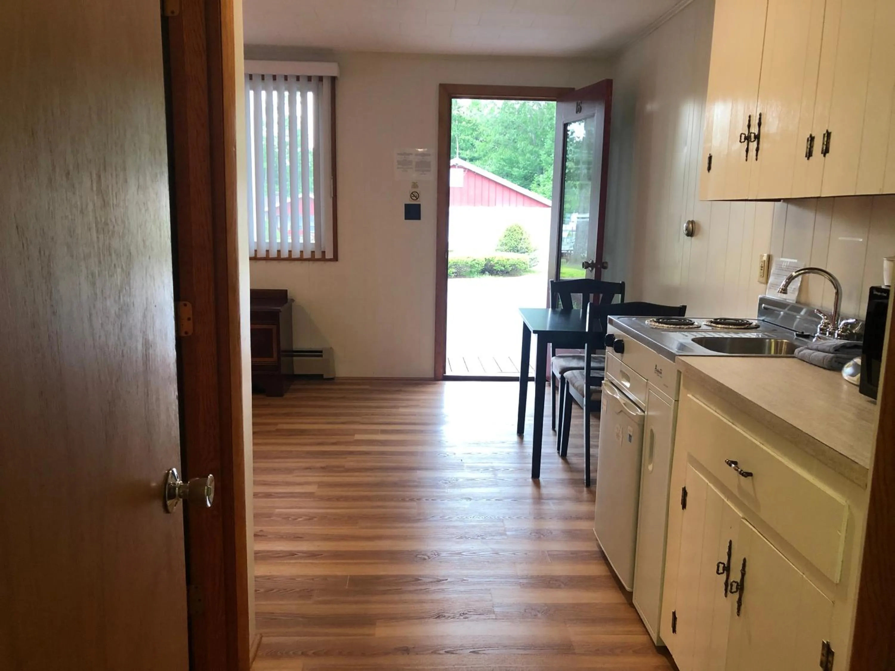 Kitchen or kitchenette in Marcotte Motor Court