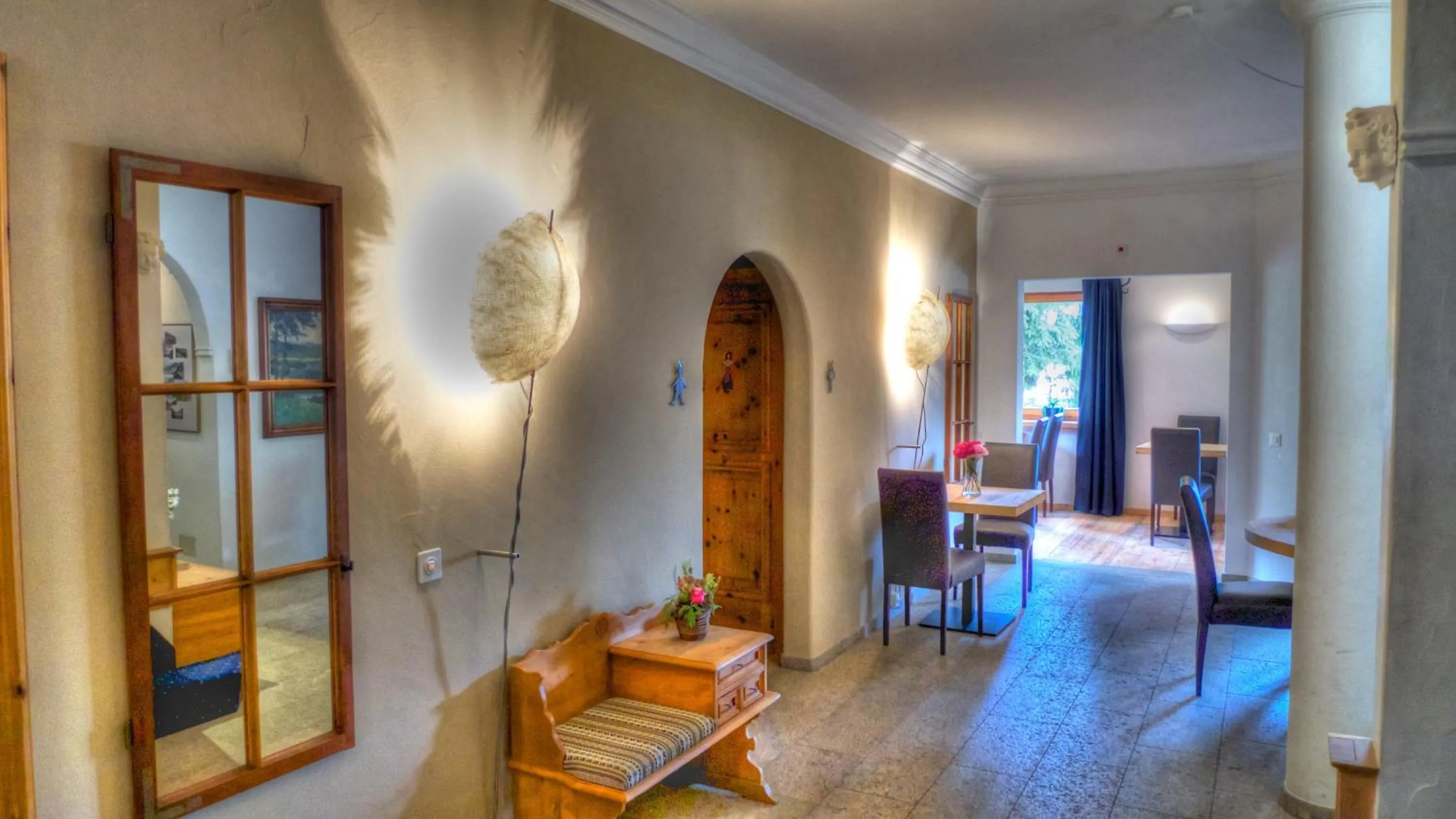 Lobby or reception, Bed in Hotel Saluver