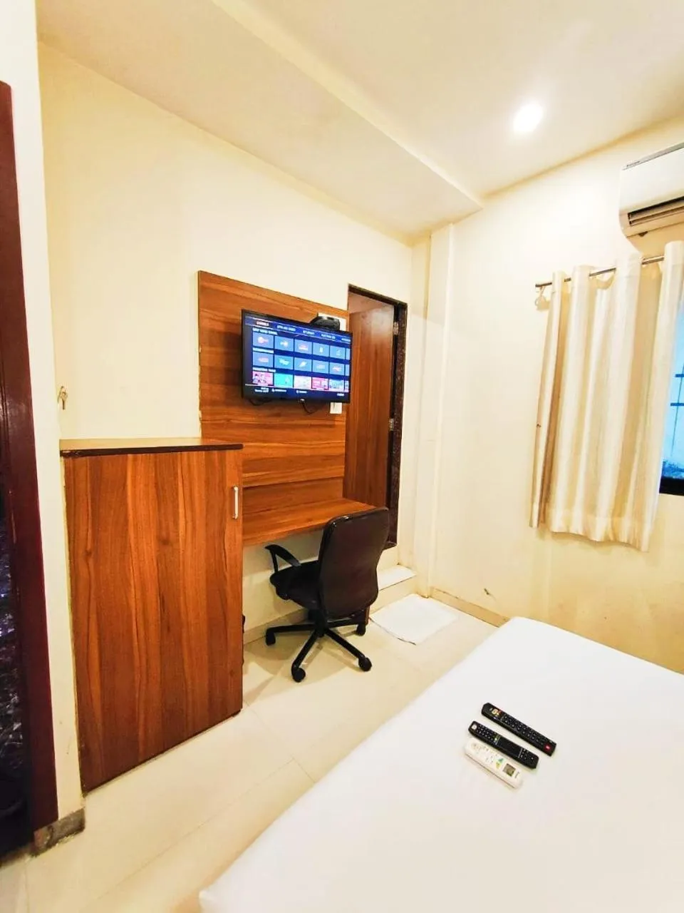 Bed in Hotel Avion Palace