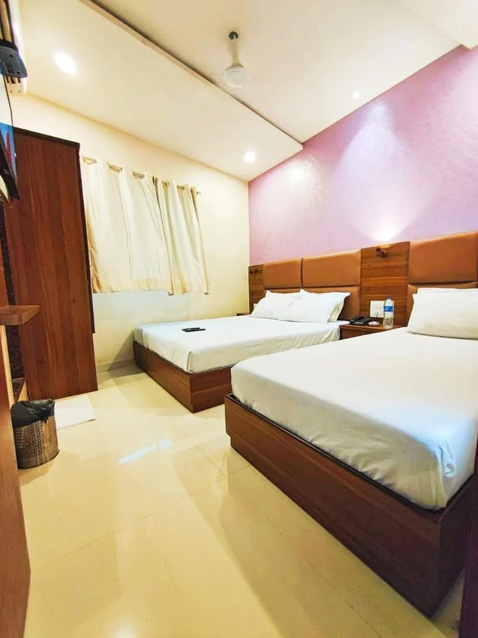 Bed in Hotel Avion Palace