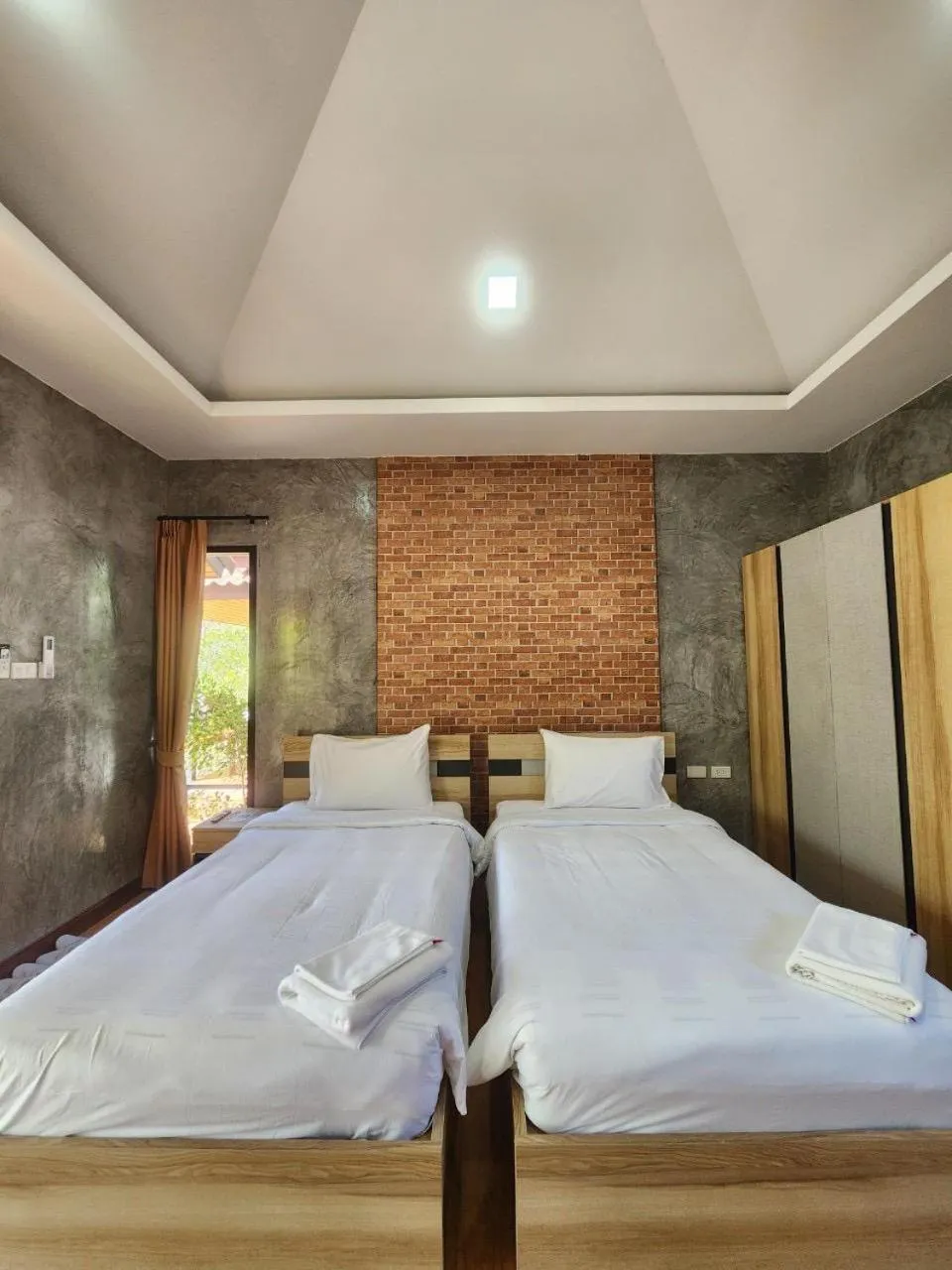 Photo of the whole room, Bed in The Beatles Lagoon